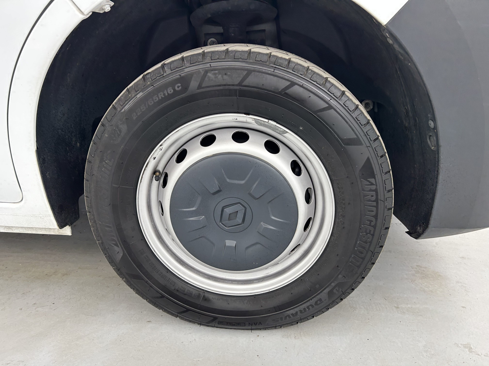 Vente en ligne Renault Master Fourgon MASTER FGN TRAC F3500 L2H2 BLUE DCI 135 au prix de 20 990 €