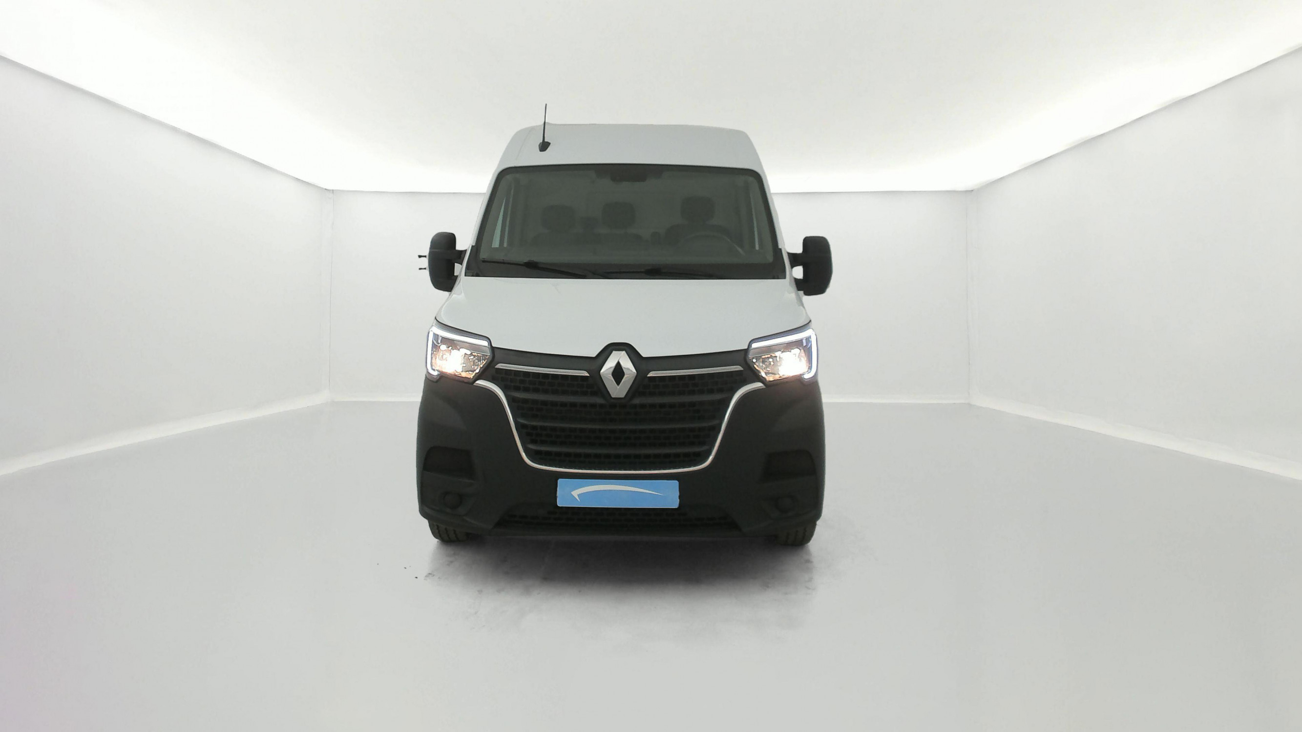 Vente en ligne Renault Master Fourgon MASTER FGN TRAC F3500 L2H2 BLUE DCI 135 au prix de 20 990 €