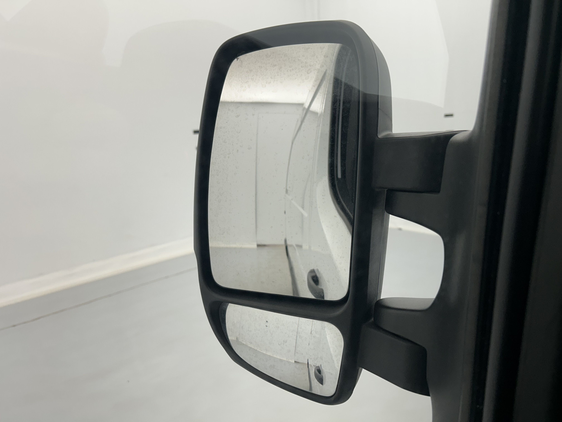 Vente en ligne Renault Master Fourgon MASTER FGN TRAC F3500 L2H2 BLUE DCI 135 au prix de 20 990 €
