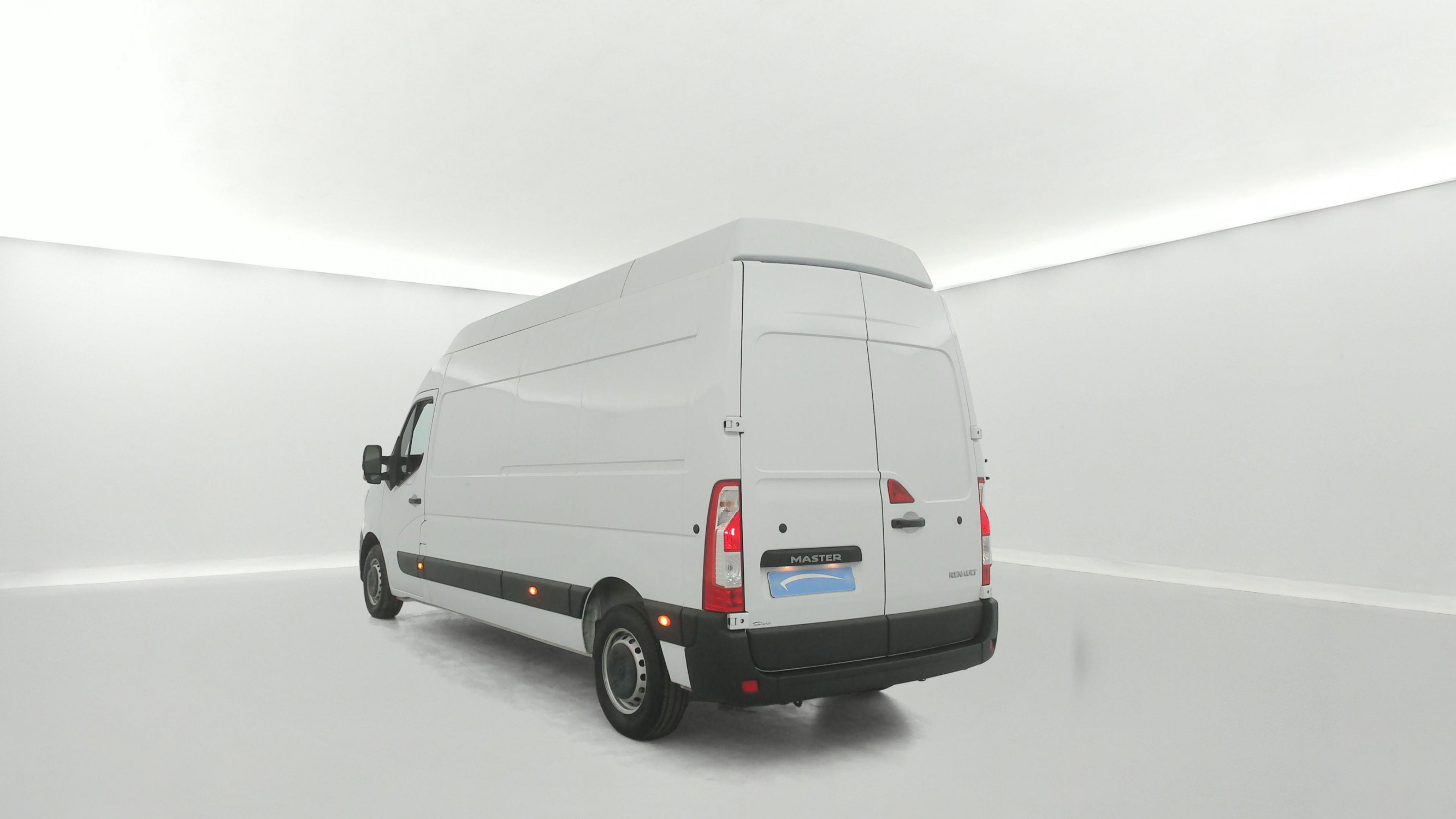 Vente en ligne Renault Master Fourgon MASTER FGN TRAC F3500 L3H3 BLUE DCI 135 au prix de 24 990 €