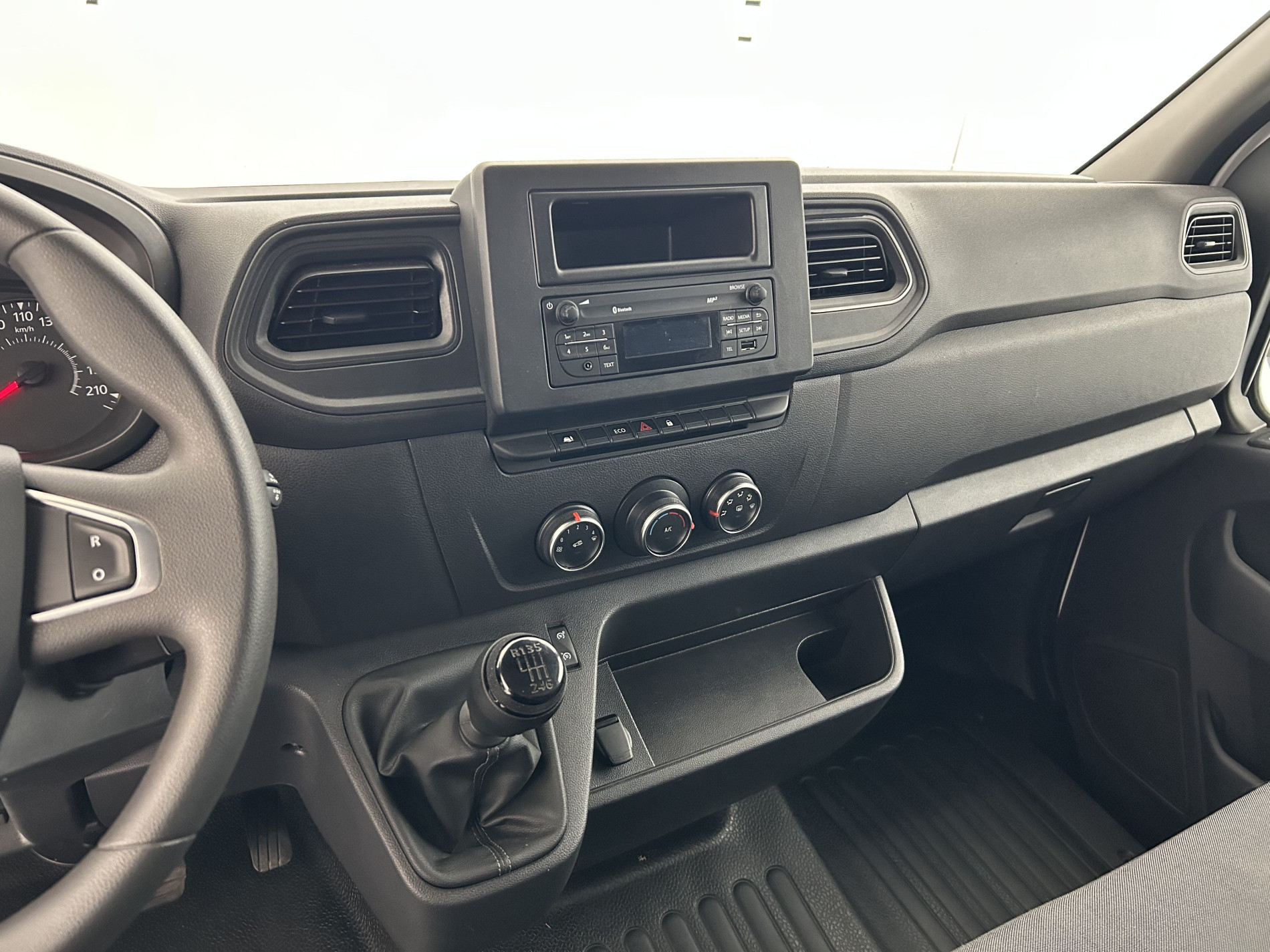 Vente en ligne Renault Master Fourgon MASTER FGN TRAC F3500 L2H2 BLUE DCI 135 au prix de 20 990 €