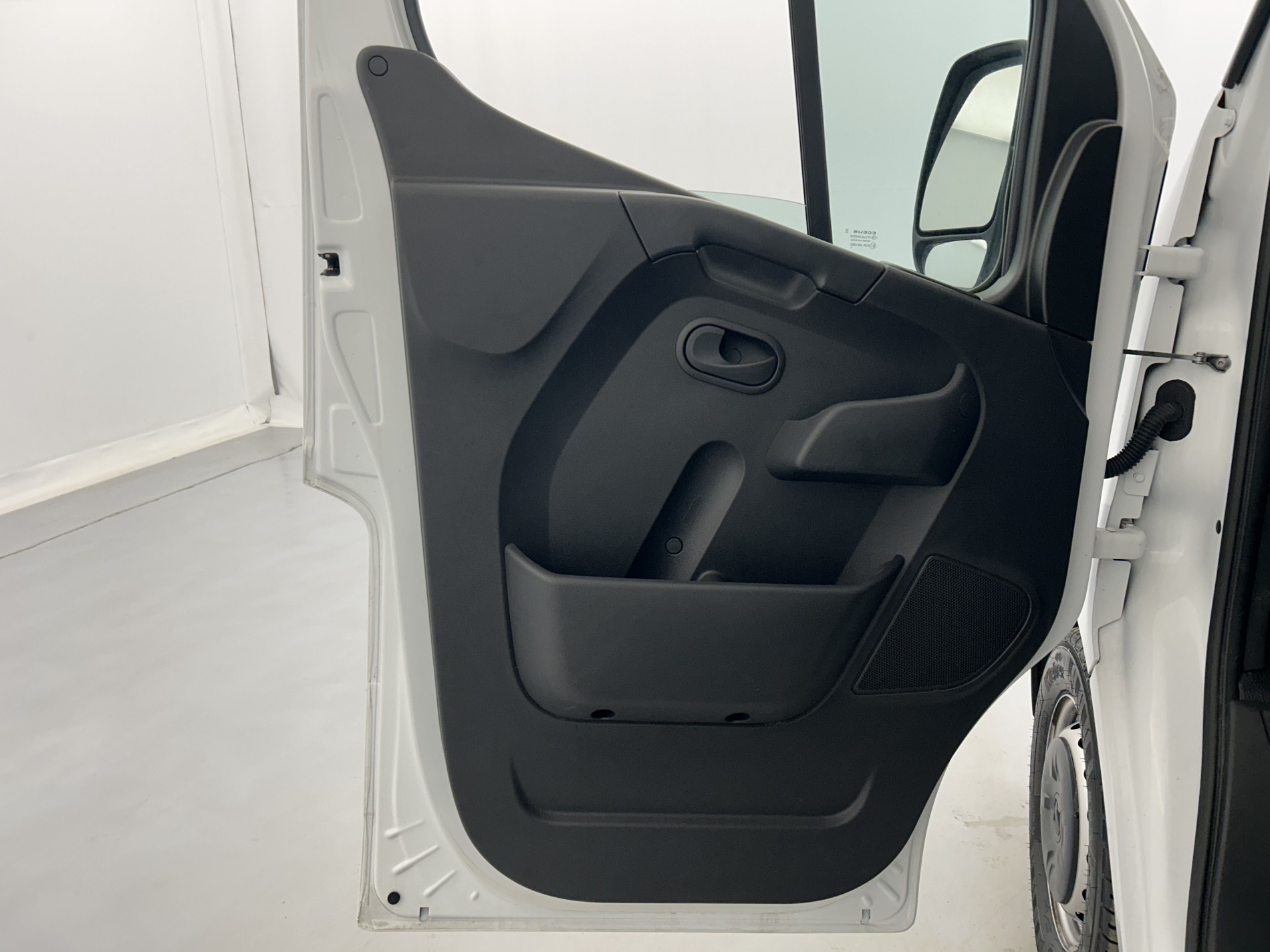 Vente en ligne Renault Master Fourgon MASTER FGN TRAC F3500 L2H2 BLUE DCI 135 au prix de 20 990 €