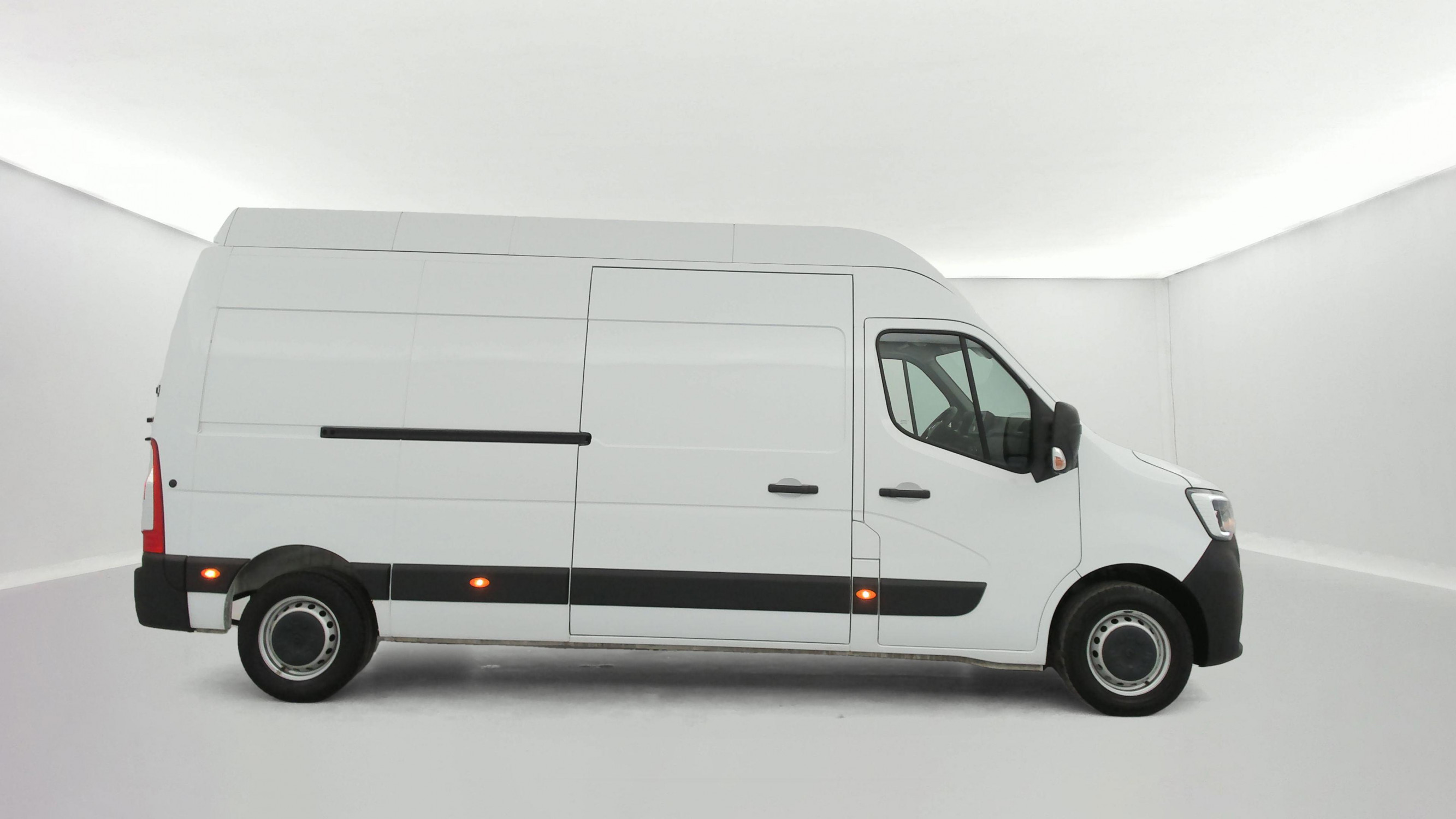 Vente en ligne Renault Master Fourgon MASTER FGN TRAC F3500 L3H3 BLUE DCI 135 au prix de 24 990 €
