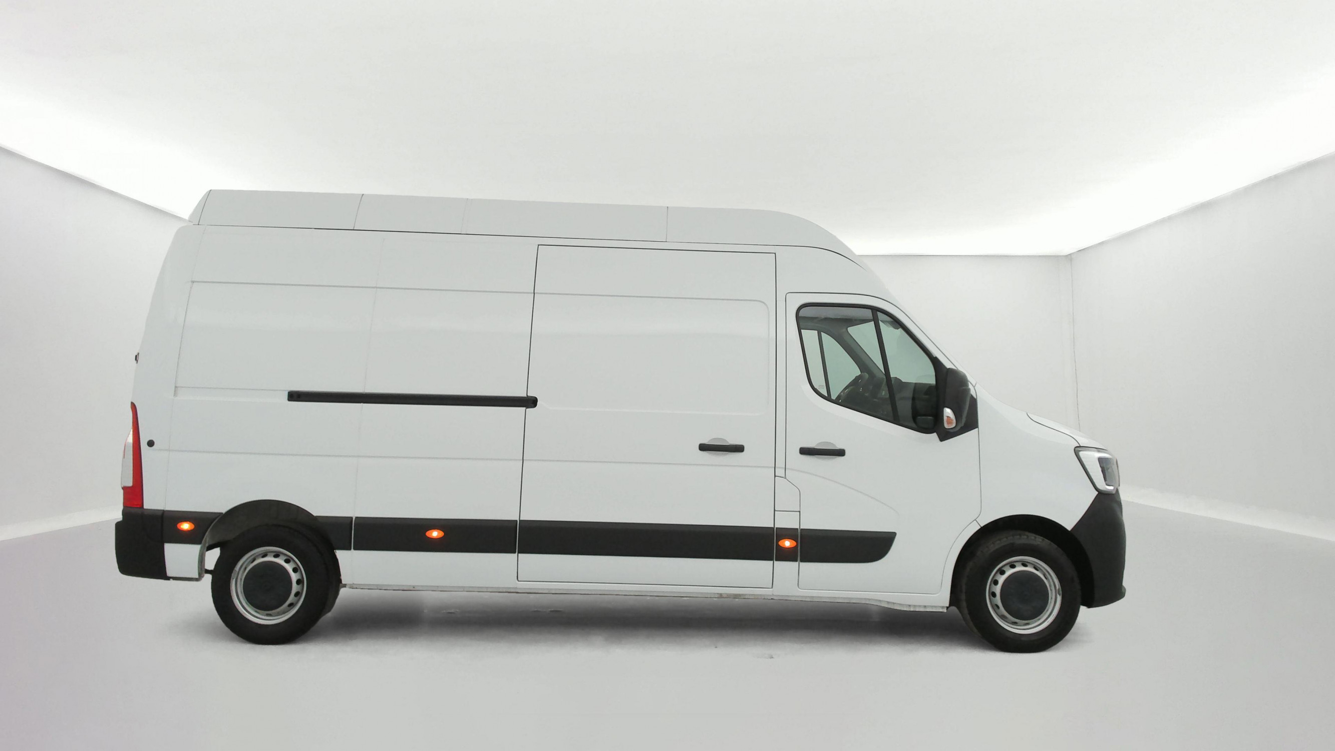 Vente en ligne Renault Master Fourgon MASTER FGN TRAC F3500 L3H3 BLUE DCI 135 au prix de 24 990 €