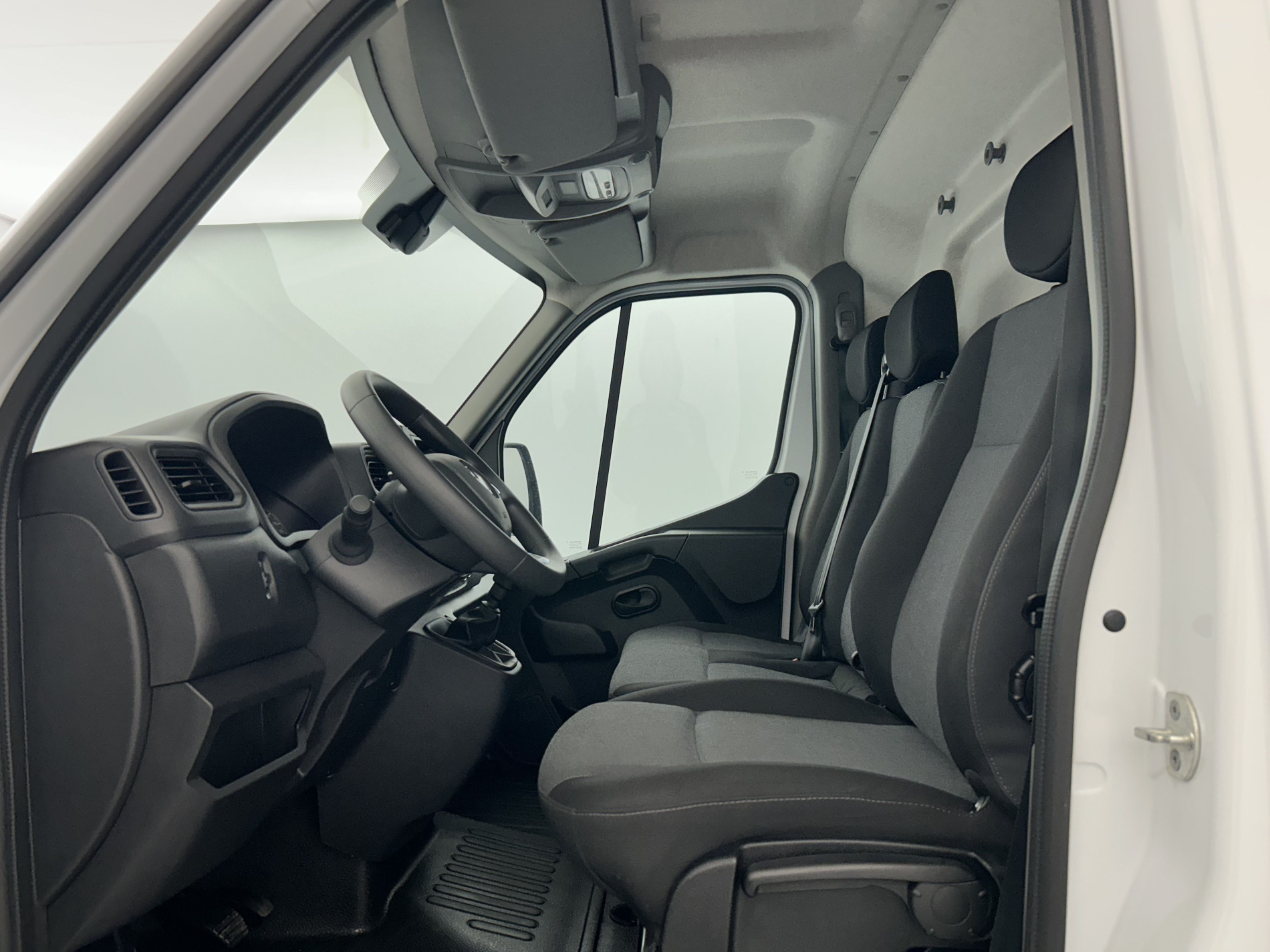 Vente en ligne Renault Master Fourgon MASTER FGN TRAC F3500 L2H2 BLUE DCI 135 au prix de 20 990 €