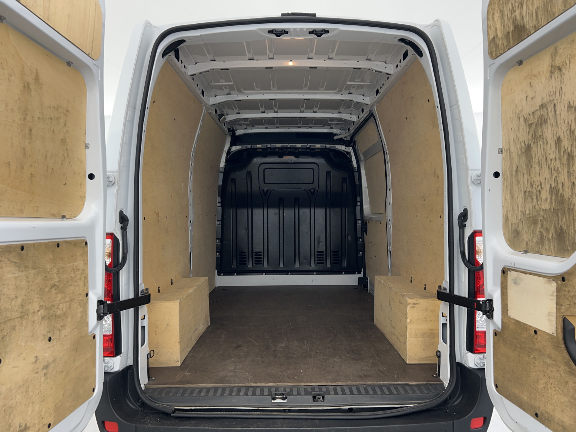Vente en ligne Renault Master Fourgon MASTER FGN TRAC F3500 L2H2 BLUE DCI 135 au prix de 20 990 €