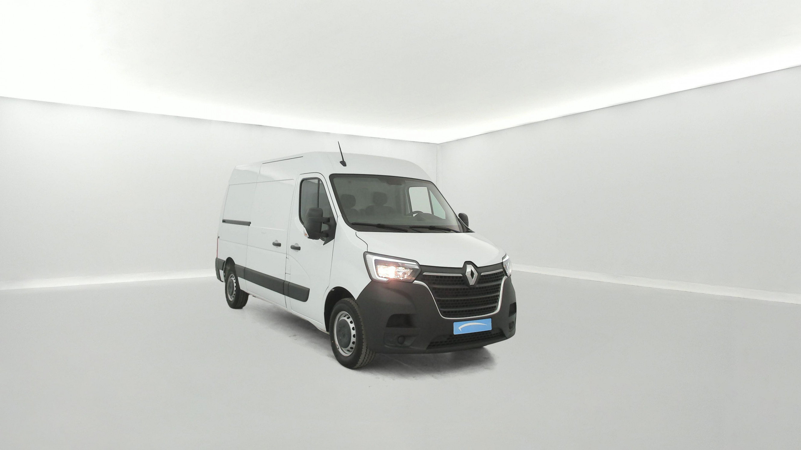 Vente en ligne Renault Master Fourgon MASTER FGN TRAC F3500 L2H2 BLUE DCI 135 au prix de 20 990 €