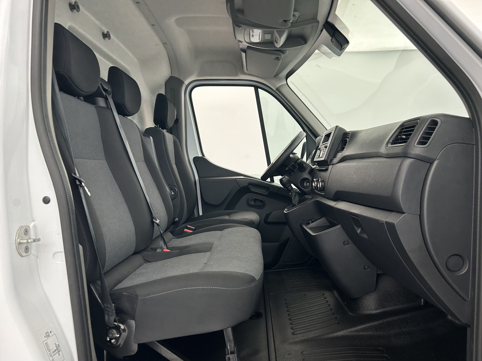 Vente en ligne Renault Master Fourgon MASTER FGN TRAC F3500 L2H2 BLUE DCI 135 au prix de 20 990 €