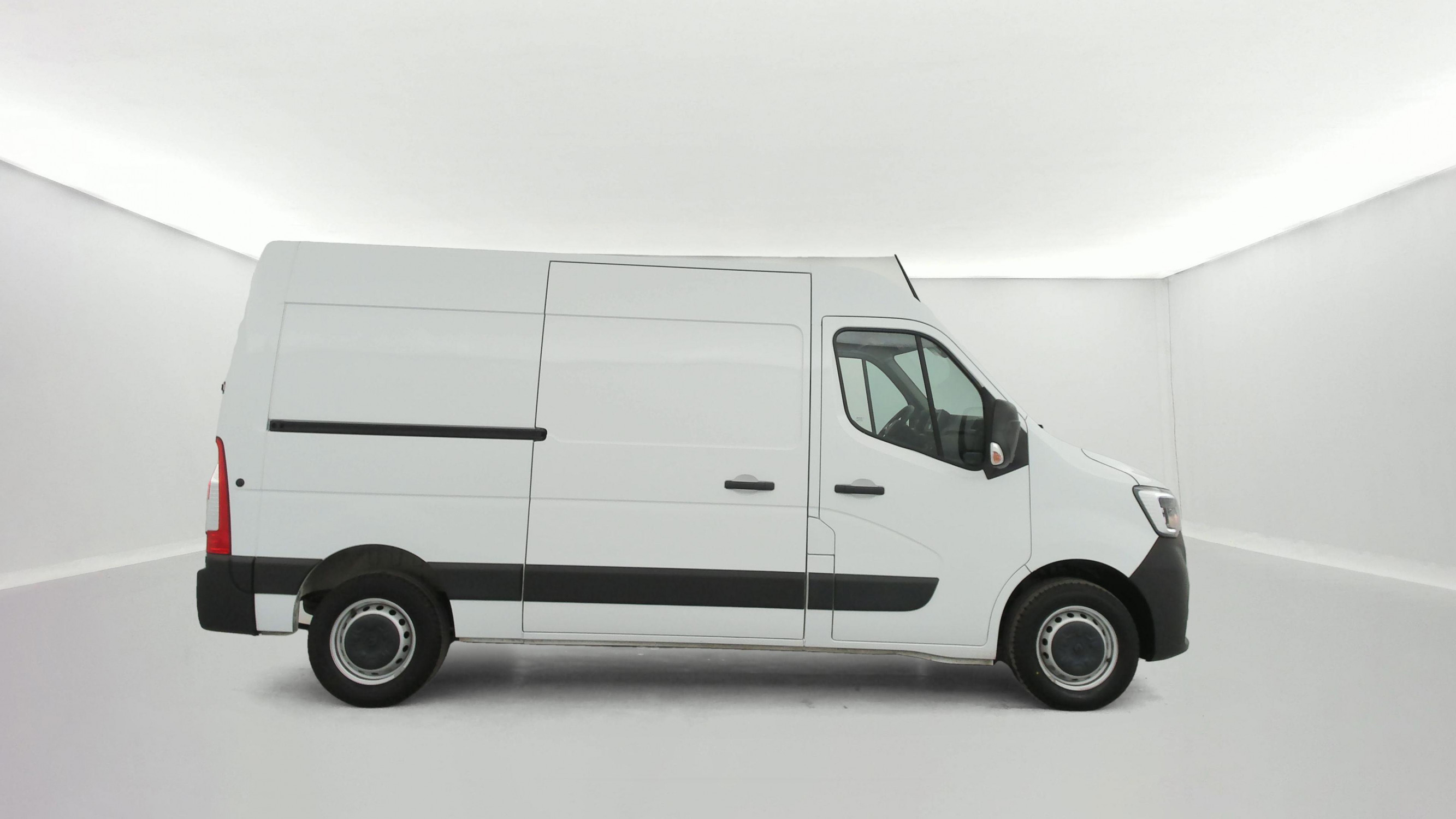 Vente en ligne Renault Master Fourgon MASTER FGN TRAC F3500 L2H2 BLUE DCI 135 au prix de 20 990 €