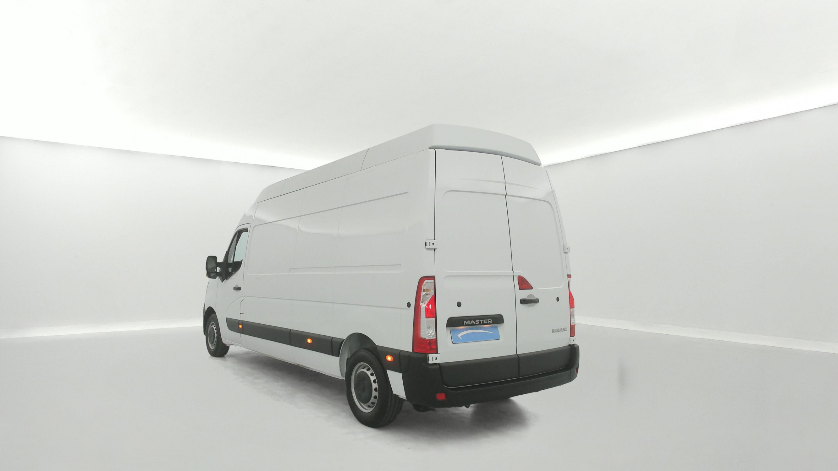 Vente en ligne Renault Master Fourgon MASTER FGN TRAC F3500 L3H3 BLUE DCI 135 au prix de 24 990 €