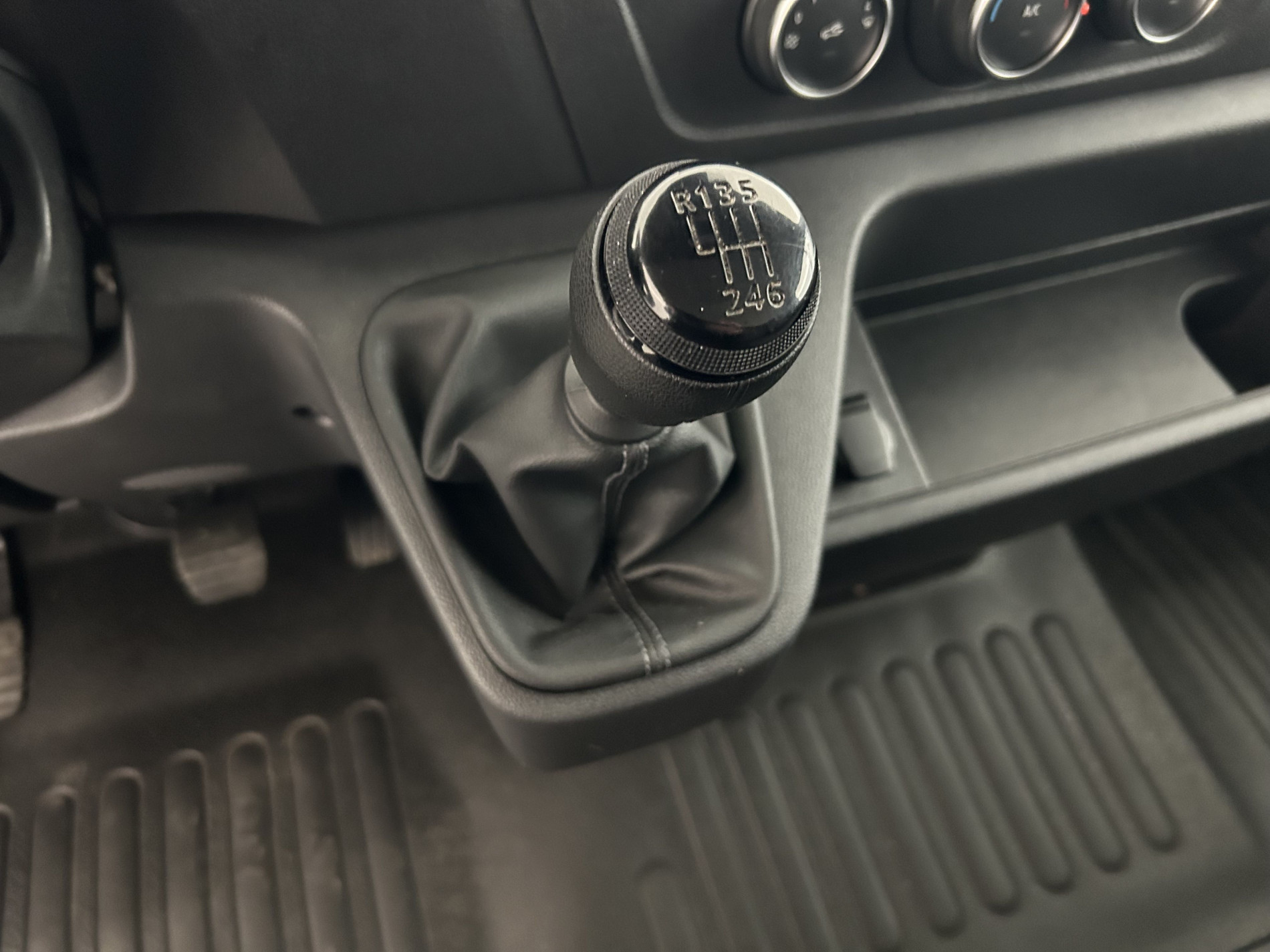 Vente en ligne Renault Master Fourgon MASTER FGN TRAC F3500 L2H2 BLUE DCI 135 au prix de 20 990 €