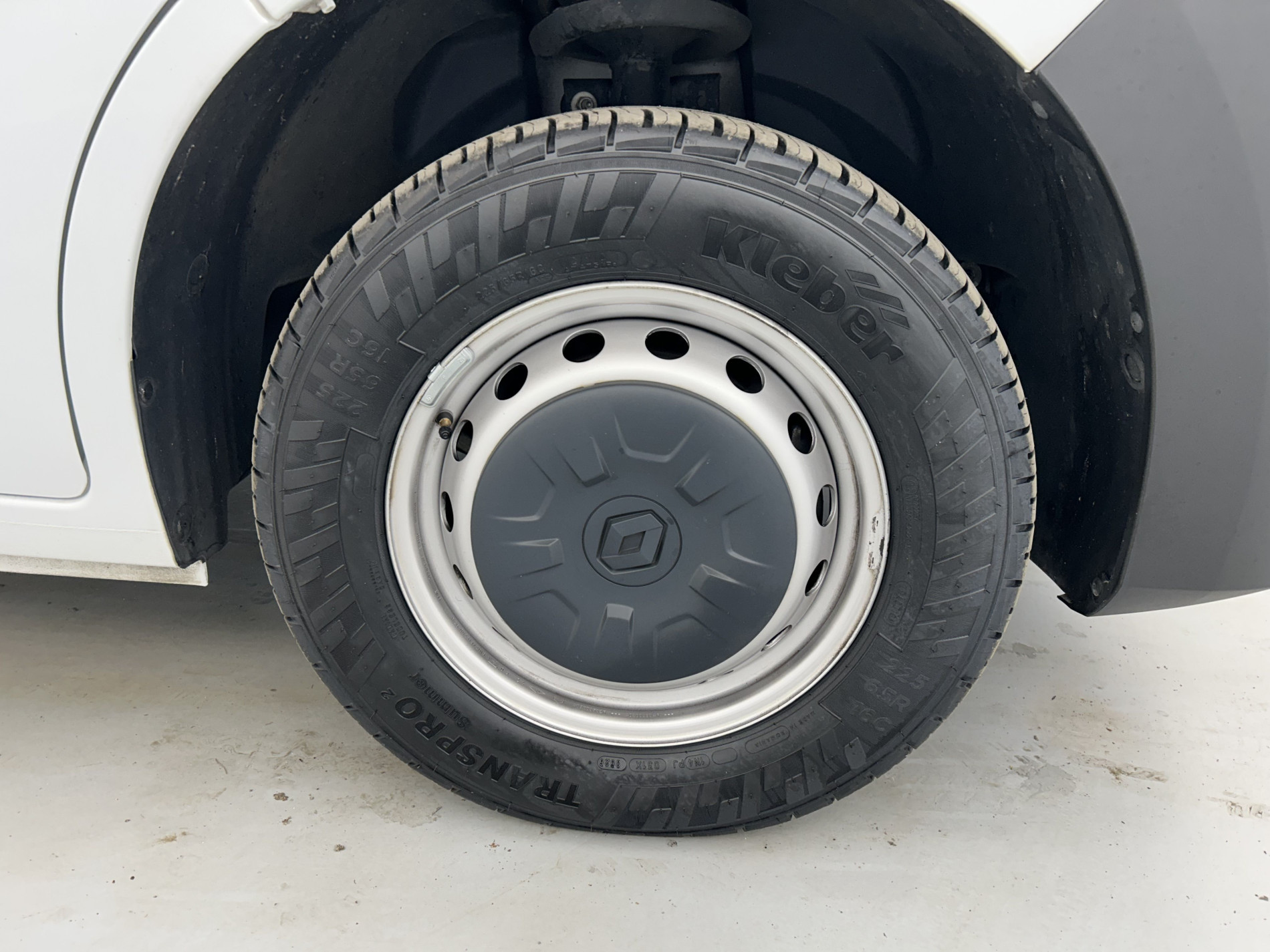 Vente en ligne Renault Master Fourgon MASTER FGN TRAC F3500 L2H2 BLUE DCI 135 au prix de 20 990 €