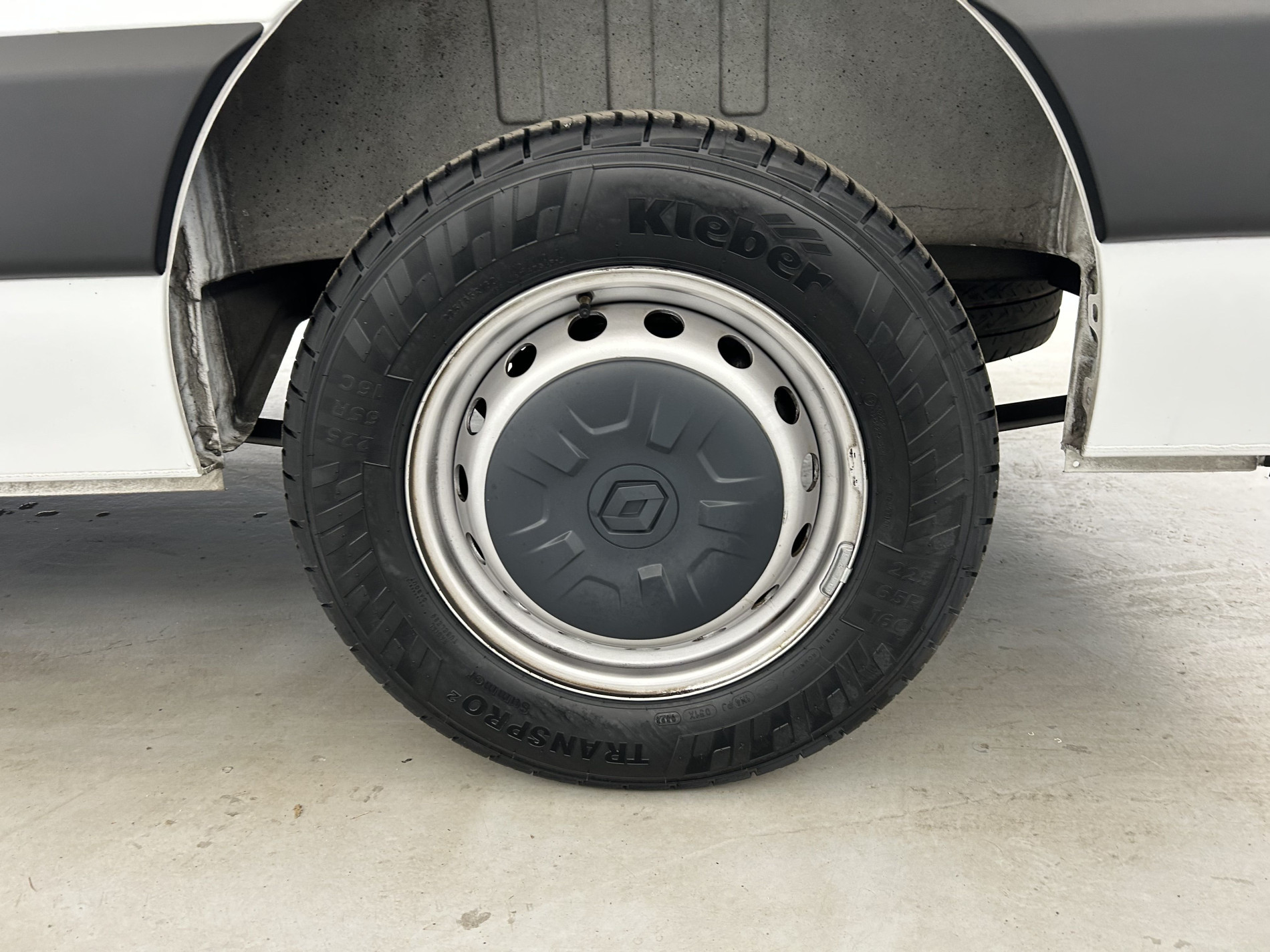Vente en ligne Renault Master Fourgon MASTER FGN TRAC F3500 L2H2 BLUE DCI 135 au prix de 20 990 €