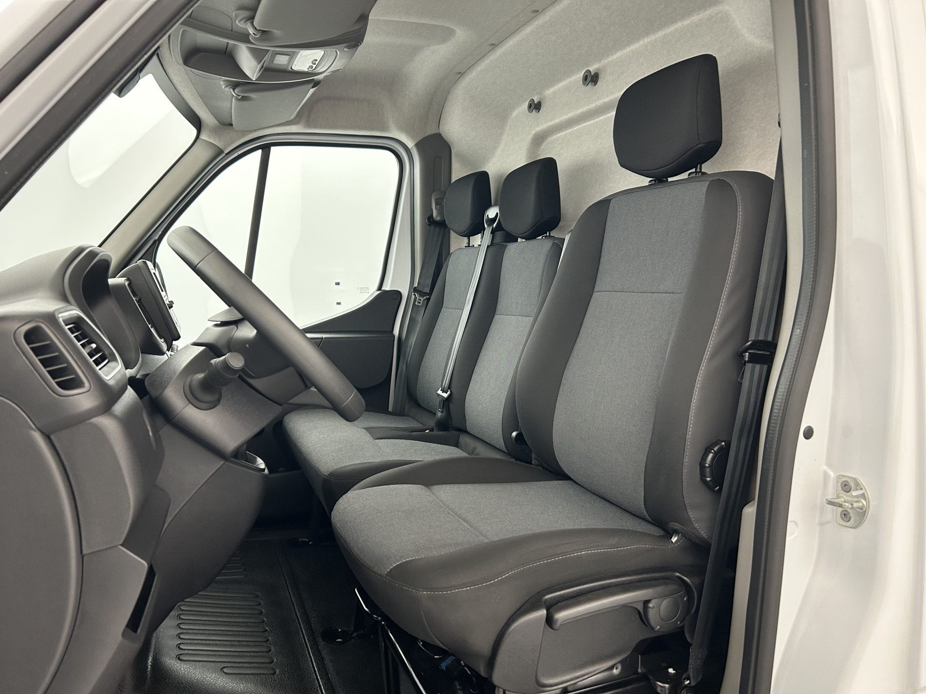 Vente en ligne Renault Master Fourgon MASTER FGN TRAC F3500 L3H3 BLUE DCI 135 au prix de 24 990 €