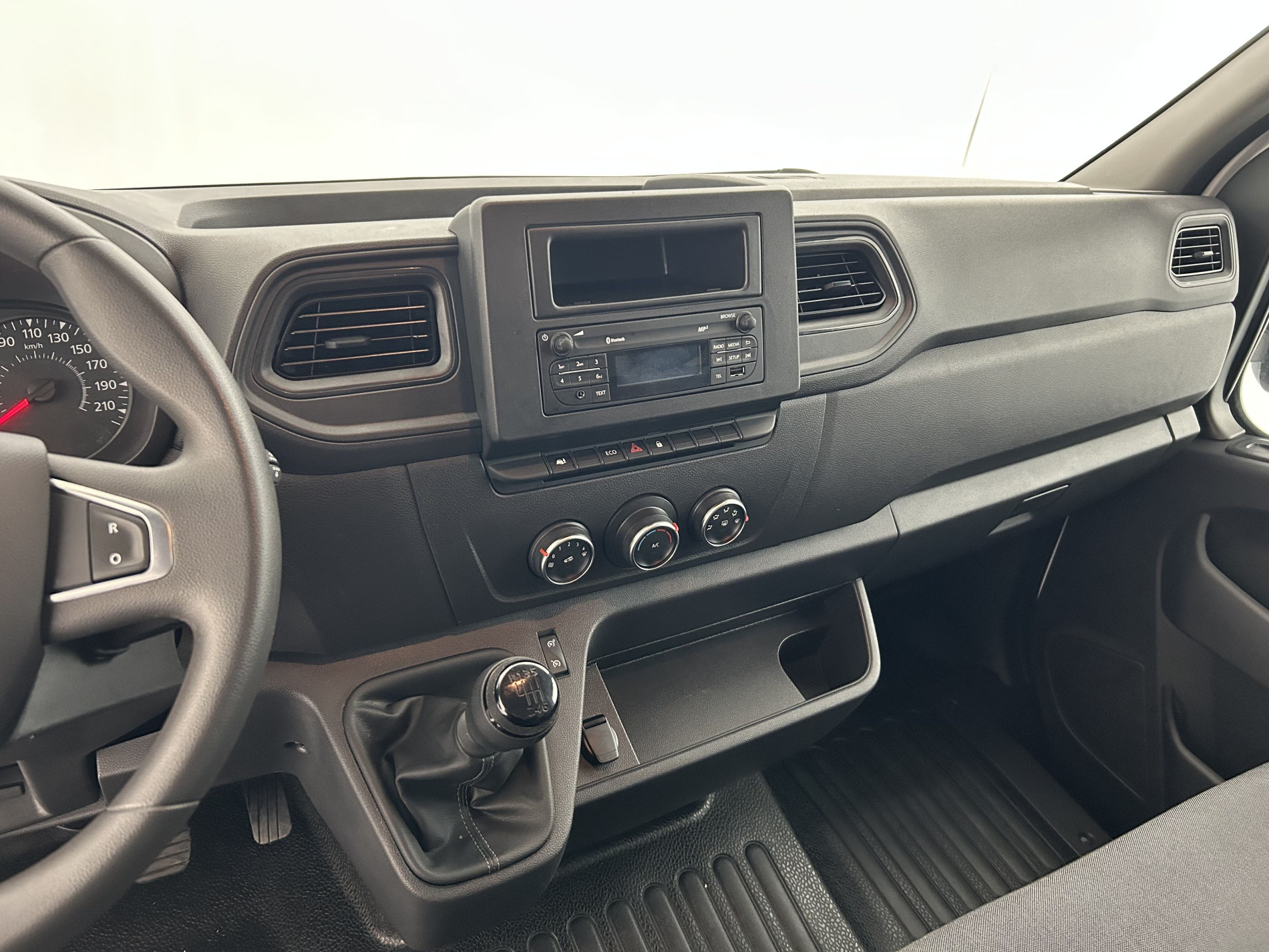Vente en ligne Renault Master Fourgon MASTER FGN TRAC F3500 L2H2 BLUE DCI 135 au prix de 20 990 €
