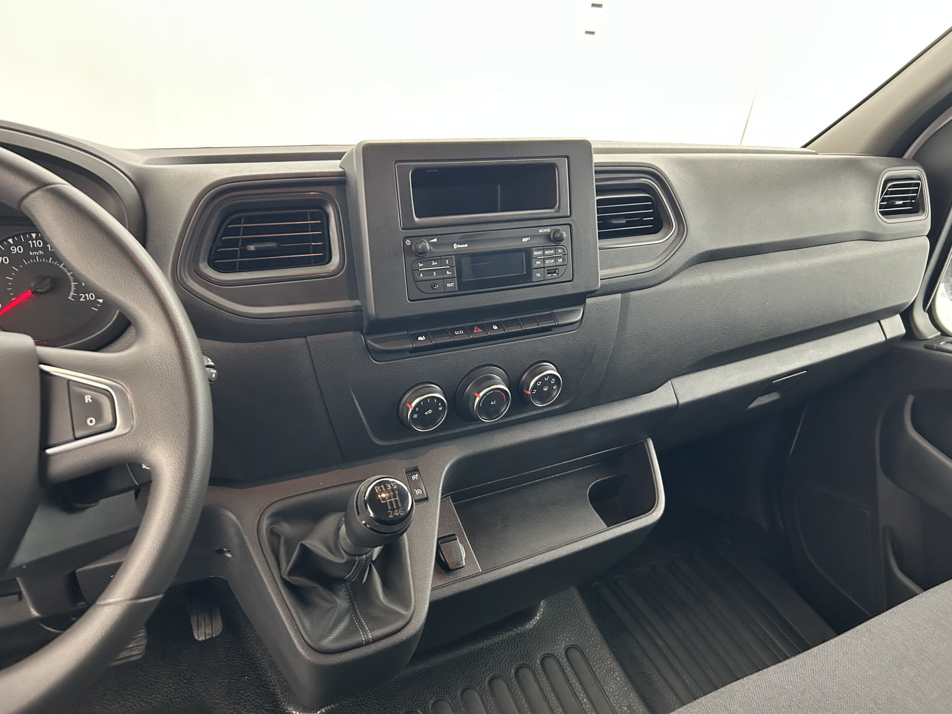 Vente en ligne Renault Master Fourgon MASTER FGN TRAC F3500 L2H2 BLUE DCI 135 au prix de 20 990 €