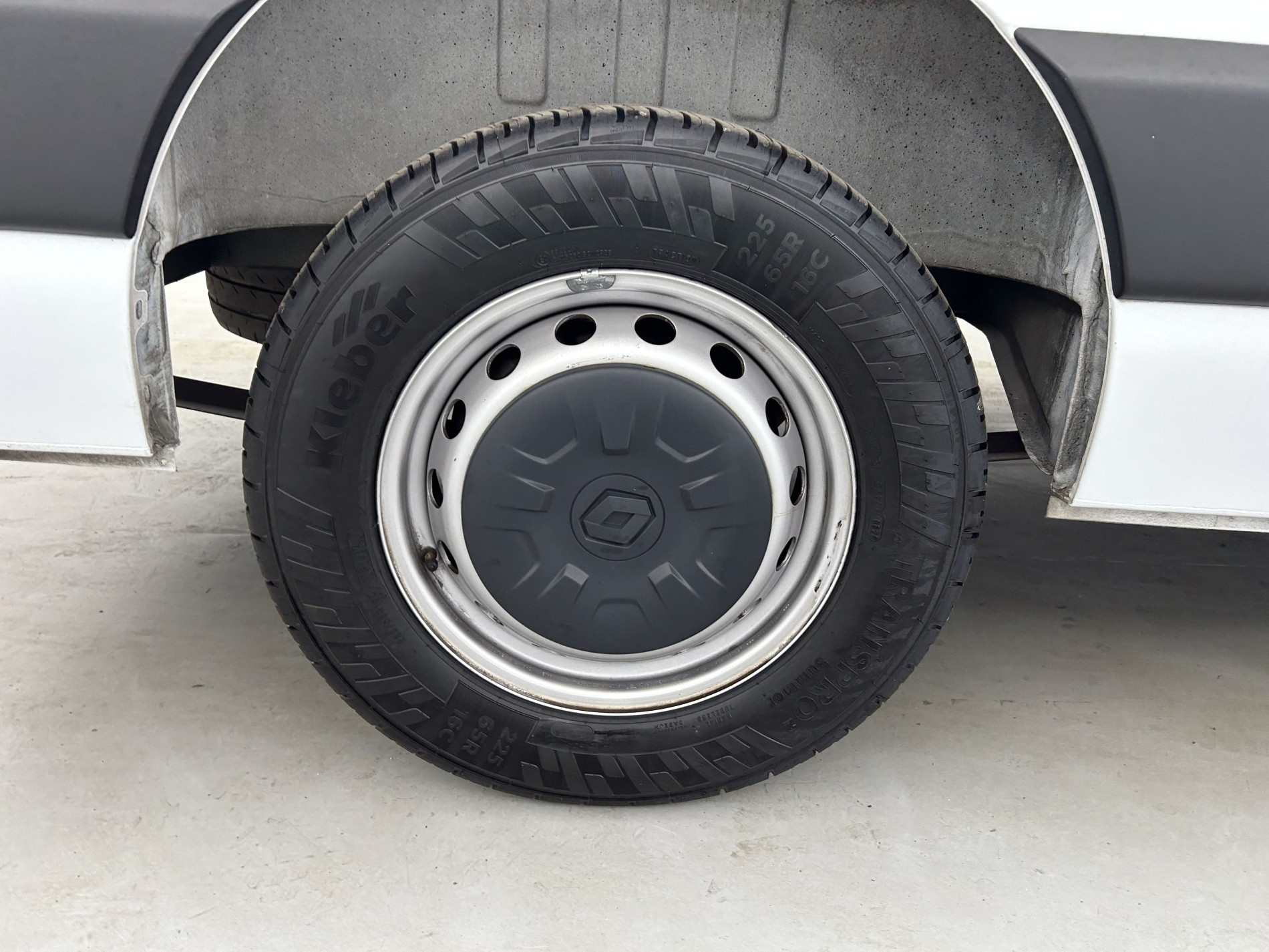 Vente en ligne Renault Master Fourgon MASTER FGN TRAC F3500 L2H2 BLUE DCI 135 au prix de 20 990 €