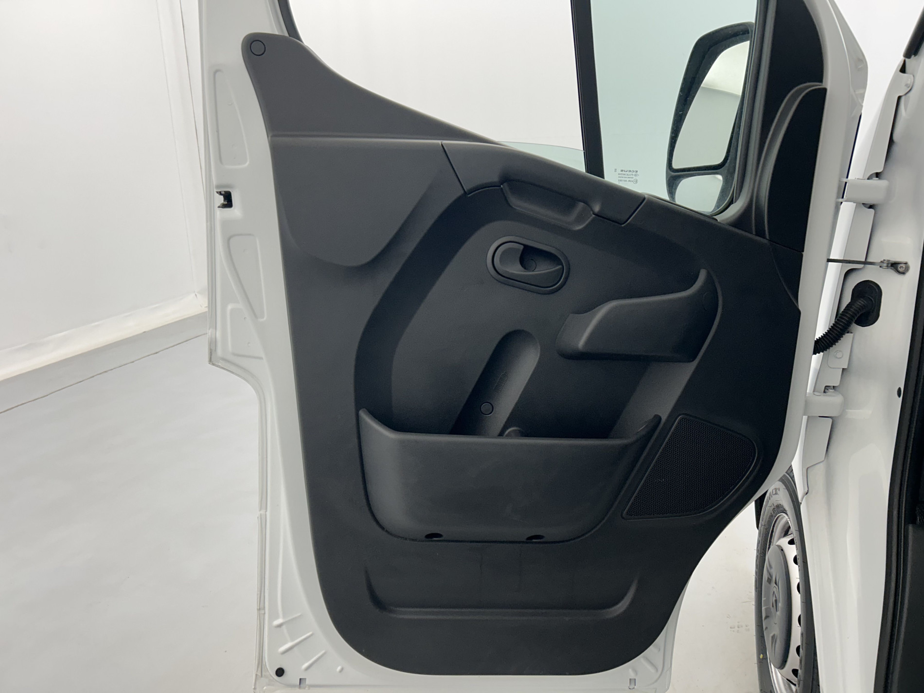 Vente en ligne Renault Master Fourgon MASTER FGN TRAC F3500 L2H2 BLUE DCI 135 au prix de 20 990 €