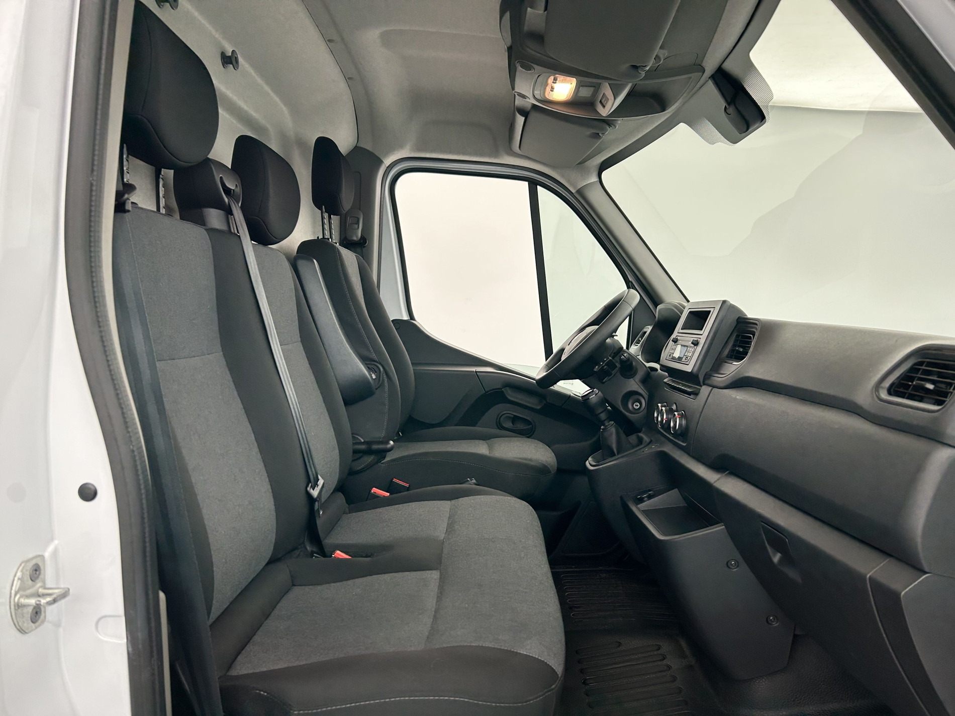 Vente en ligne Renault Master Fourgon MASTER FGN TRAC F3500 L3H3 BLUE DCI 135 au prix de 24 990 €
