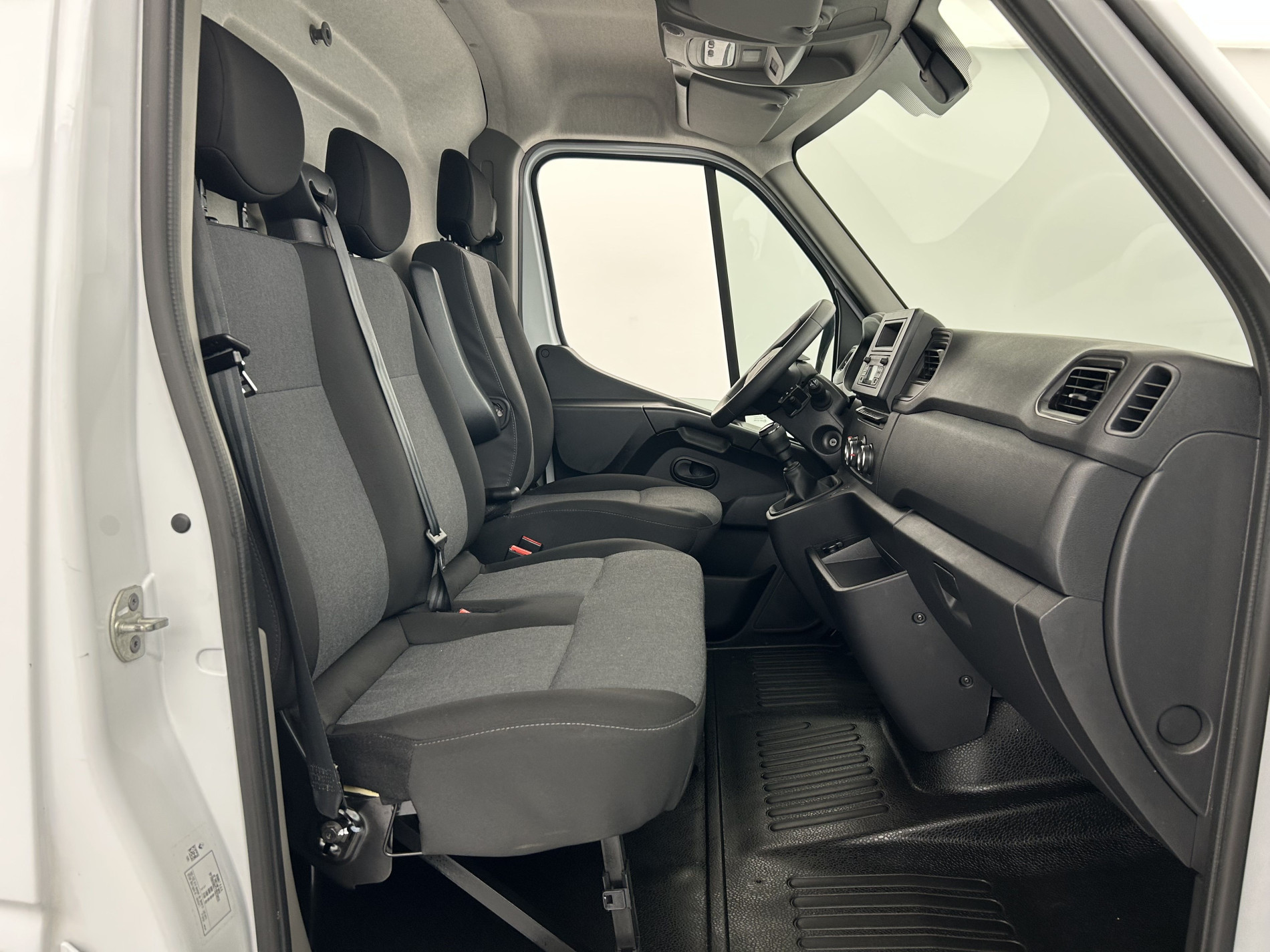 Vente en ligne Renault Master Fourgon MASTER FGN TRAC F3500 L3H3 BLUE DCI 135 au prix de 24 990 €