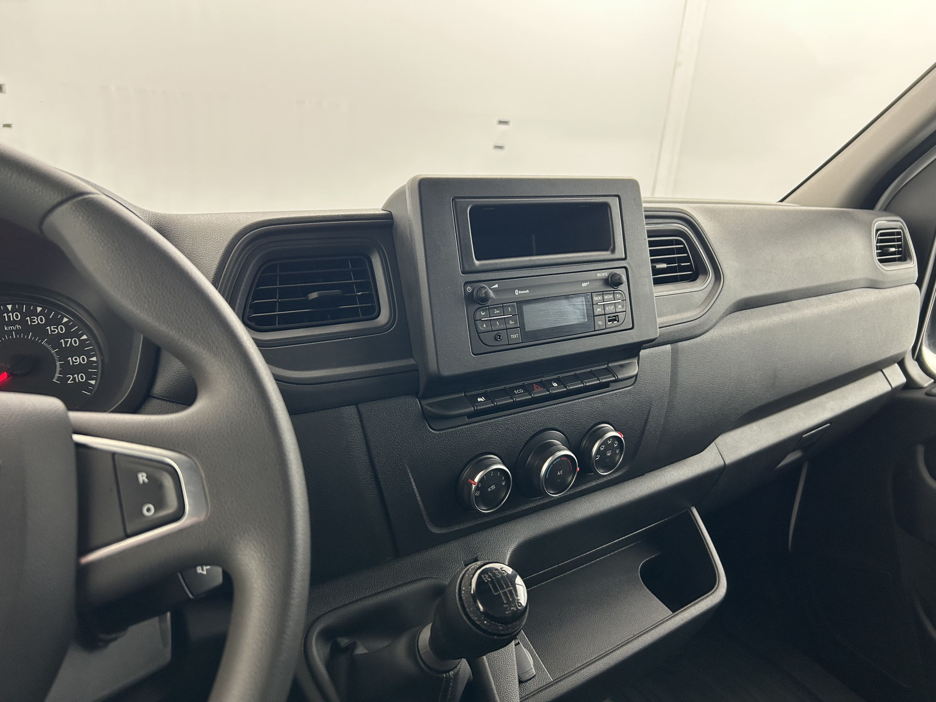 Vente en ligne Renault Master Fourgon MASTER FGN TRAC F3500 L3H3 BLUE DCI 135 au prix de 24 990 €