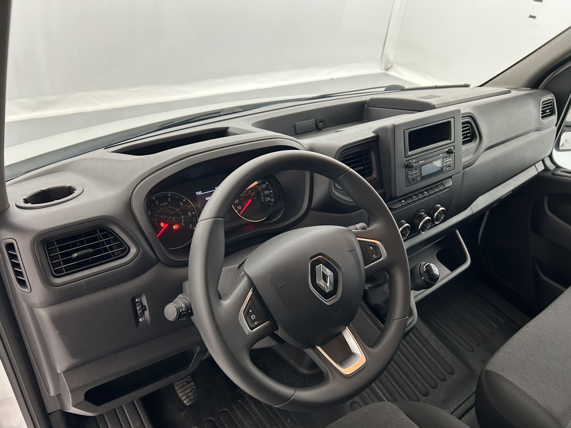 Vente en ligne Renault Master Fourgon MASTER FGN TRAC F3500 L3H3 BLUE DCI 135 au prix de 24 990 €