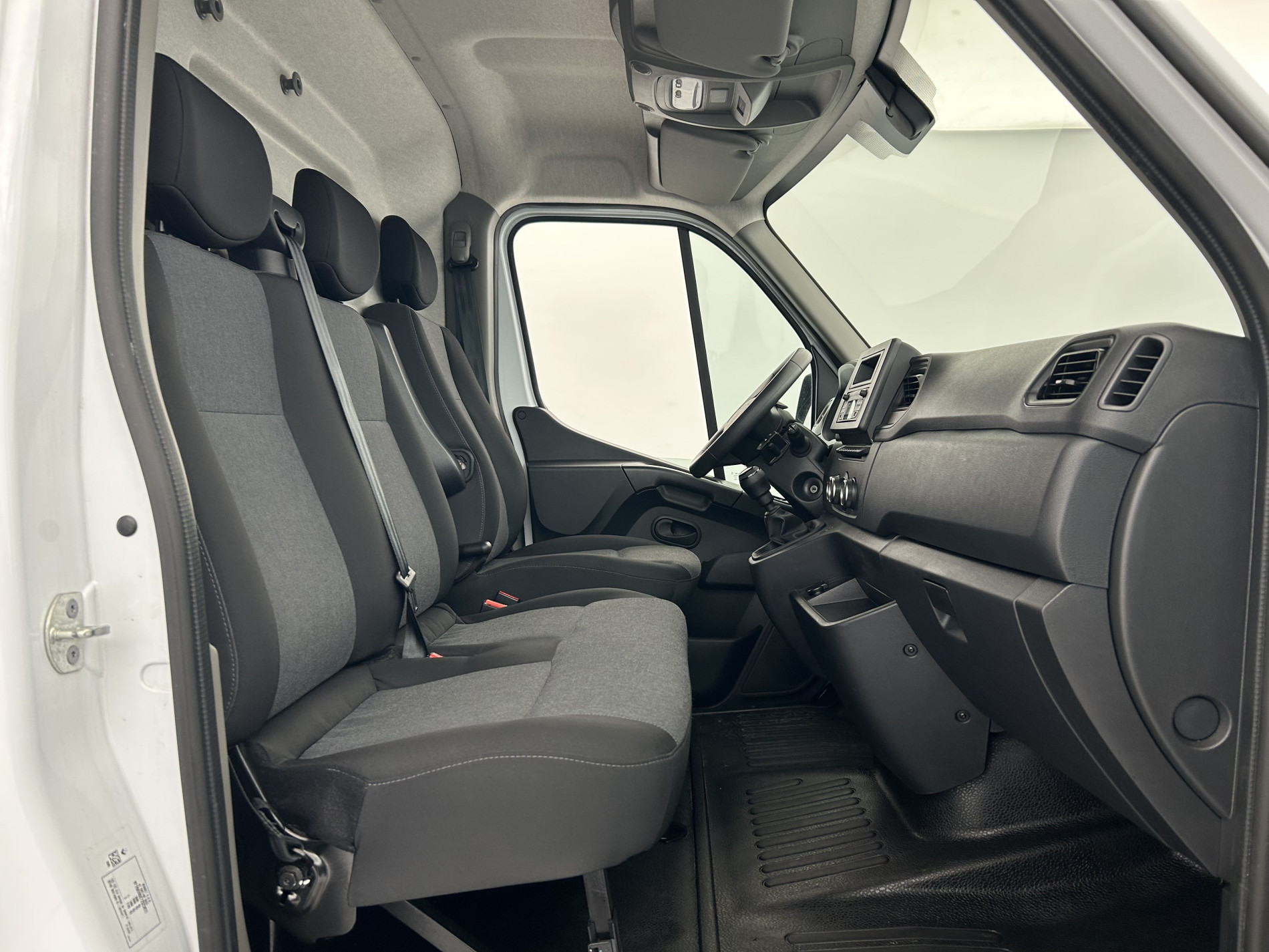 Vente en ligne Renault Master Fourgon MASTER FGN TRAC F3500 L2H2 BLUE DCI 135 au prix de 20 990 €