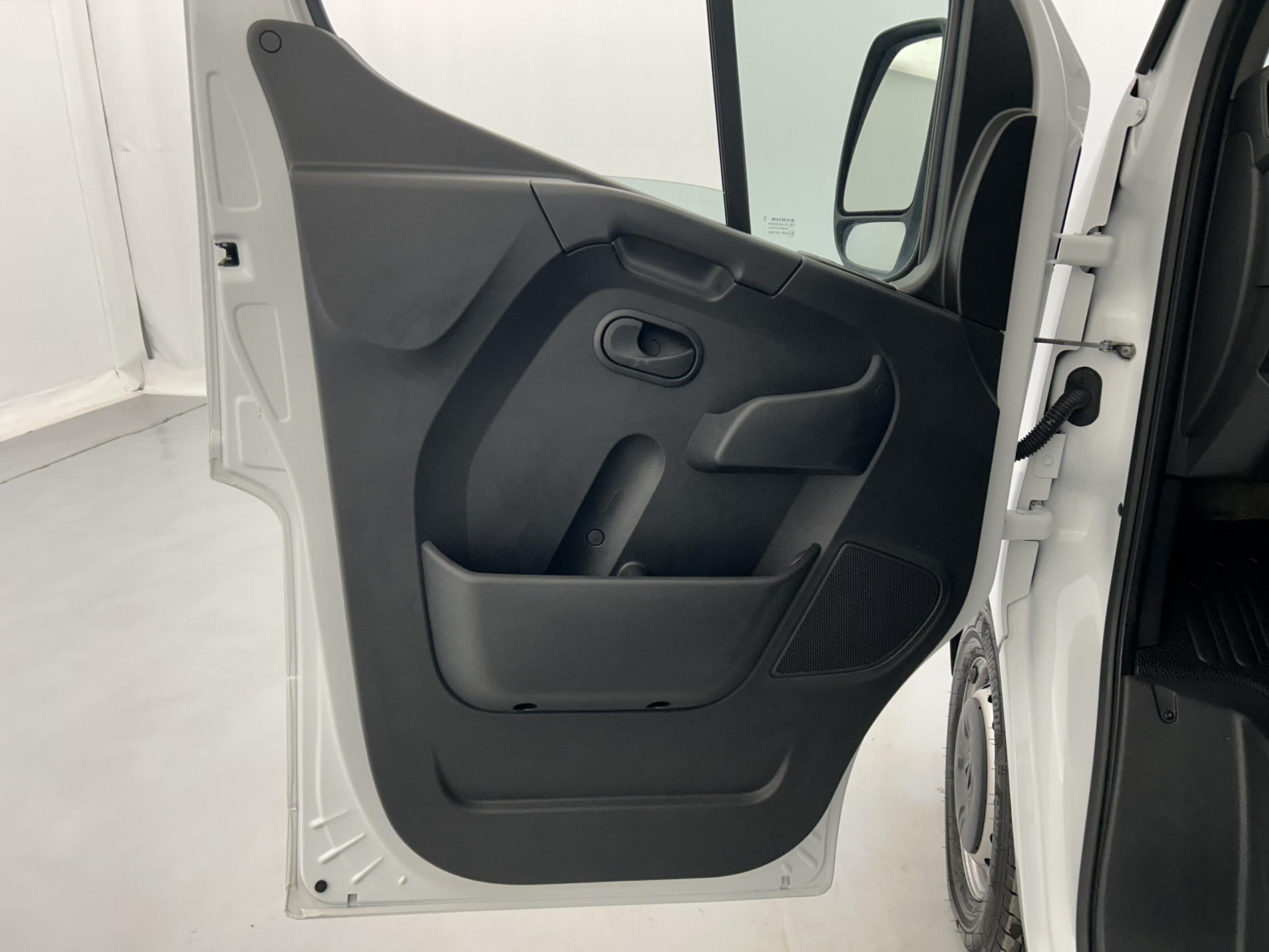 Vente en ligne Renault Master Fourgon MASTER FGN TRAC F3500 L3H3 BLUE DCI 135 au prix de 24 990 €