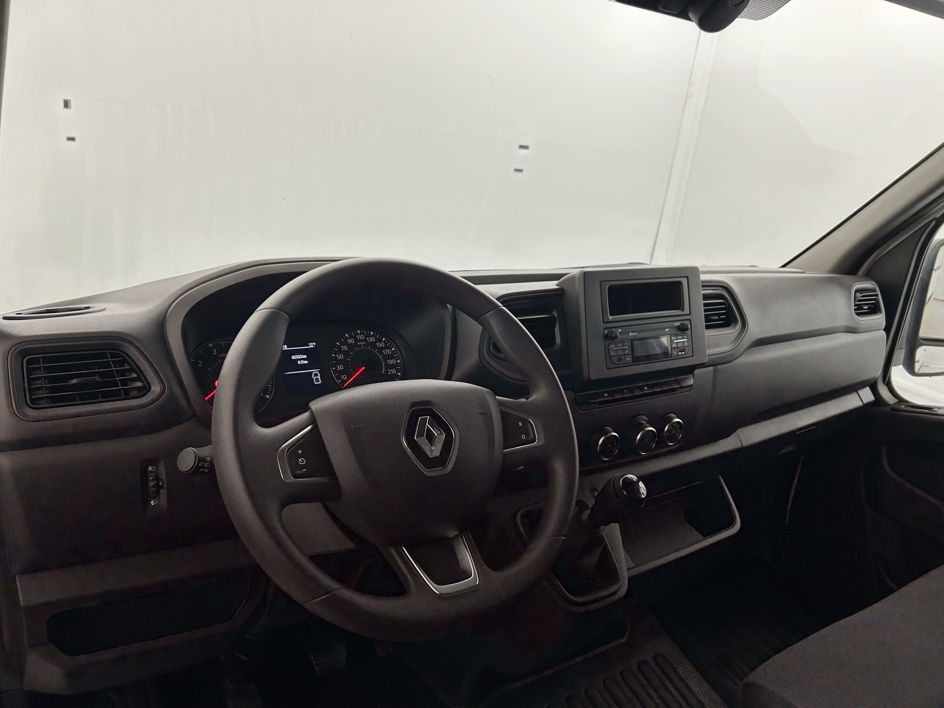Vente en ligne Renault Master Fourgon MASTER FGN TRAC F3500 L3H3 BLUE DCI 135 au prix de 24 990 €