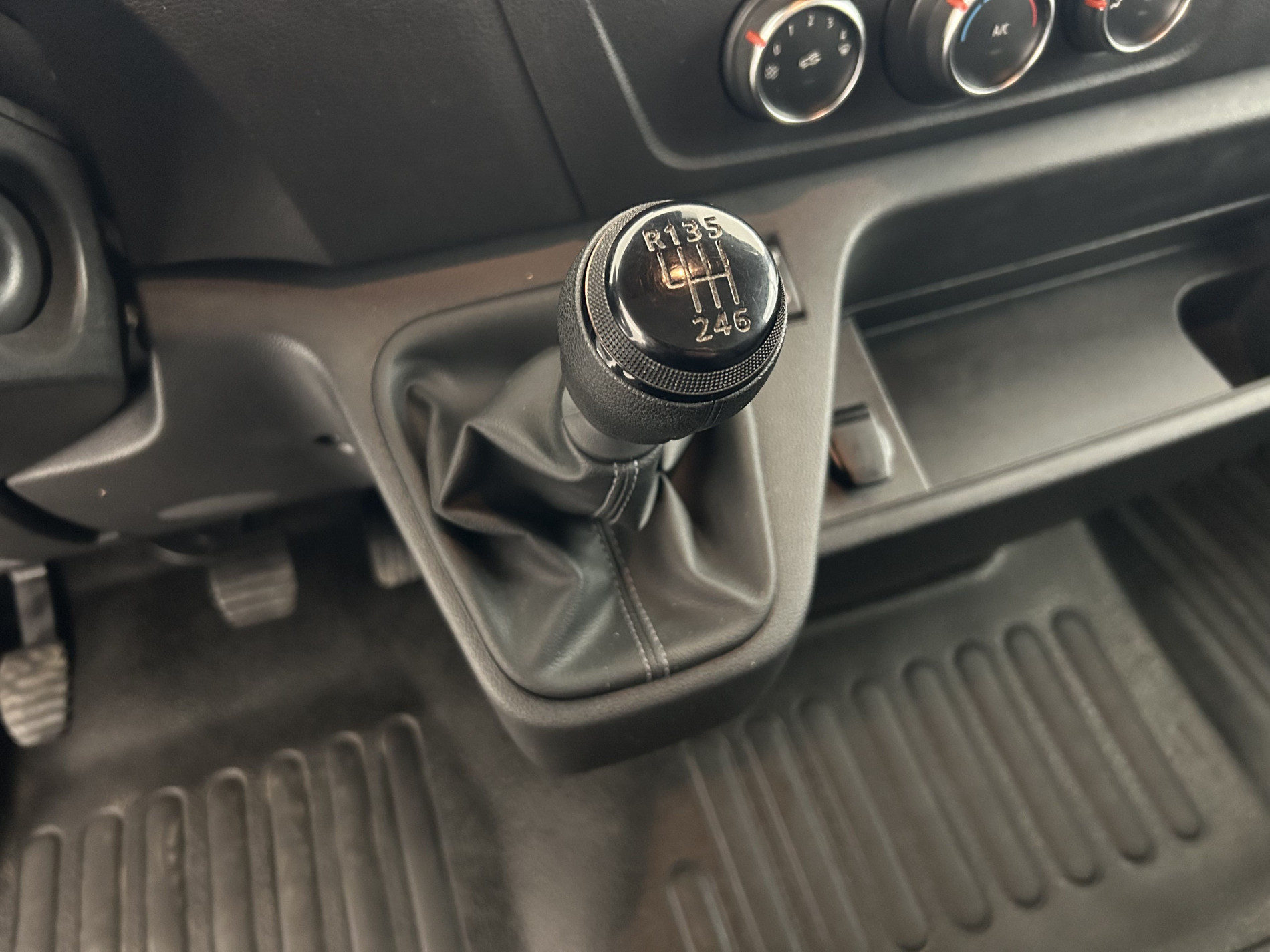 Vente en ligne Renault Master Fourgon MASTER FGN TRAC F3500 L2H2 BLUE DCI 135 au prix de 20 990 €