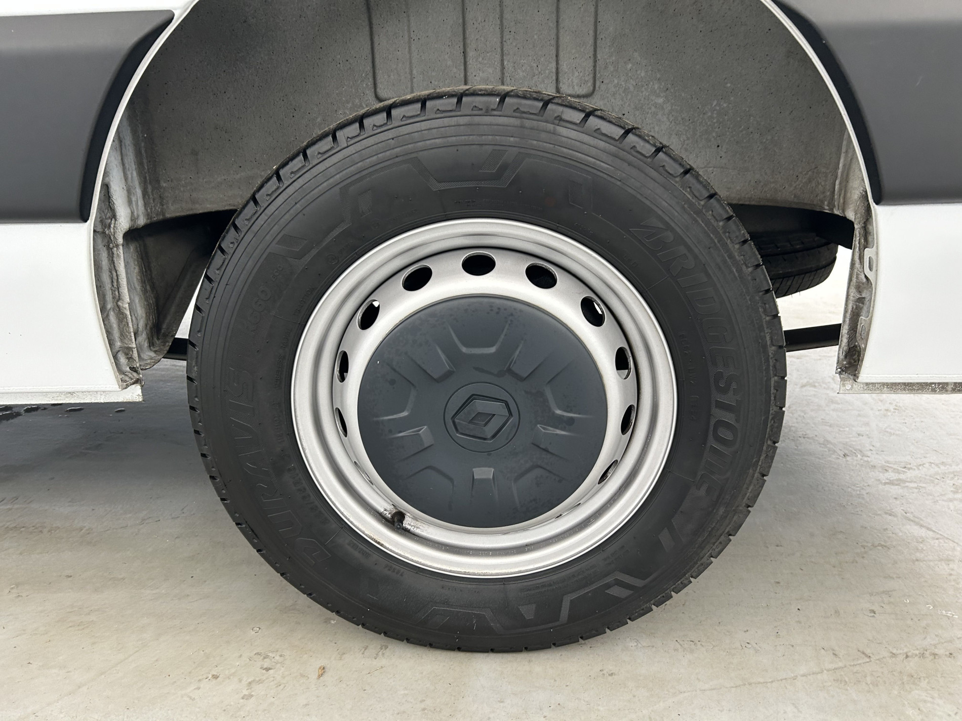 Vente en ligne Renault Master Fourgon MASTER FGN TRAC F3500 L2H2 BLUE DCI 135 au prix de 20 990 €