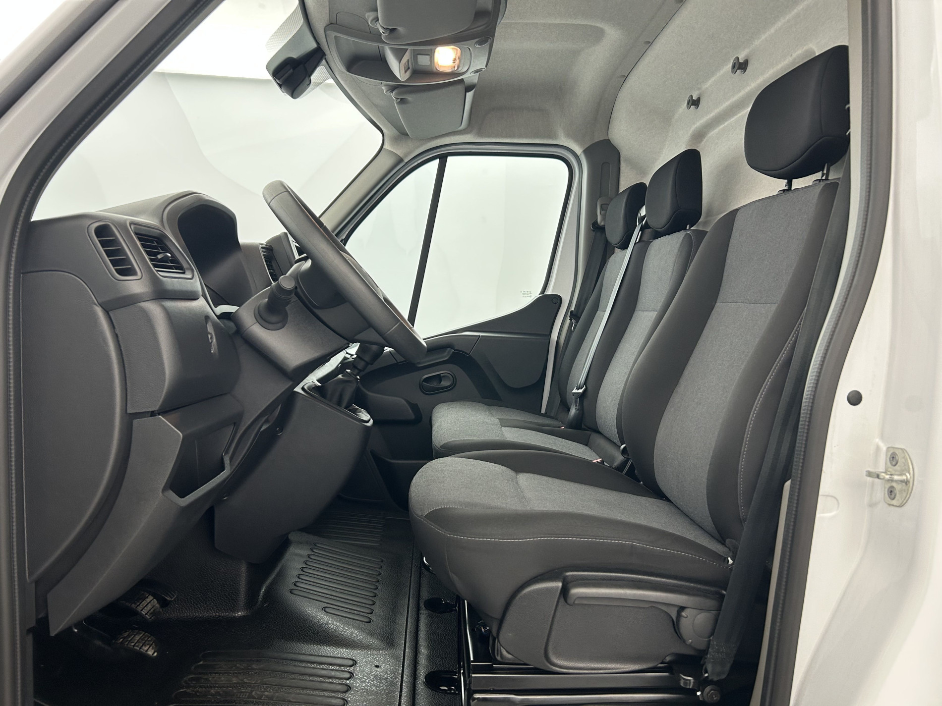 Vente en ligne Renault Master Fourgon MASTER FGN TRAC F3500 L2H2 BLUE DCI 135 au prix de 20 990 €