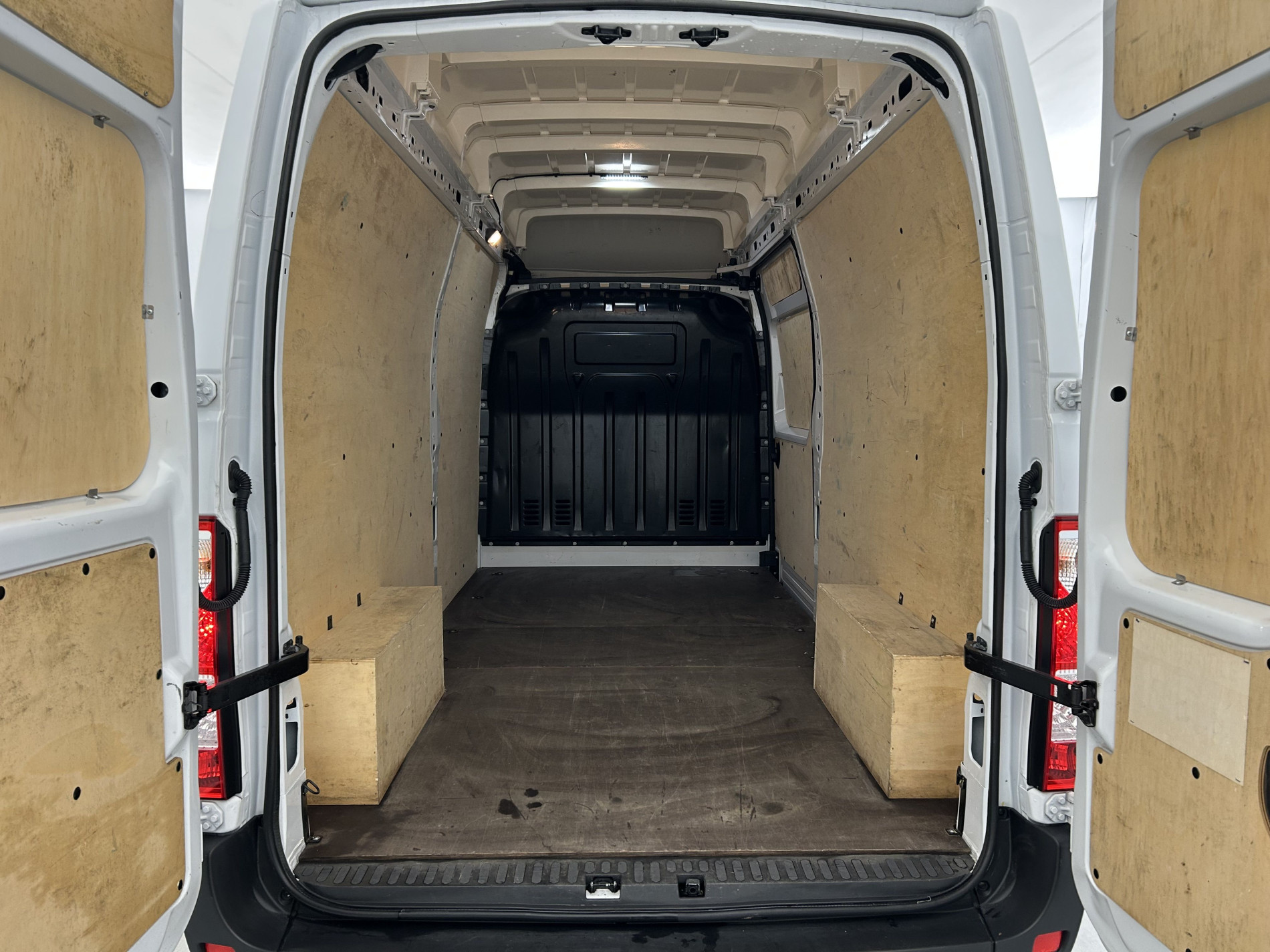Vente en ligne Renault Master Fourgon MASTER FGN TRAC F3500 L3H3 BLUE DCI 135 au prix de 24 990 €