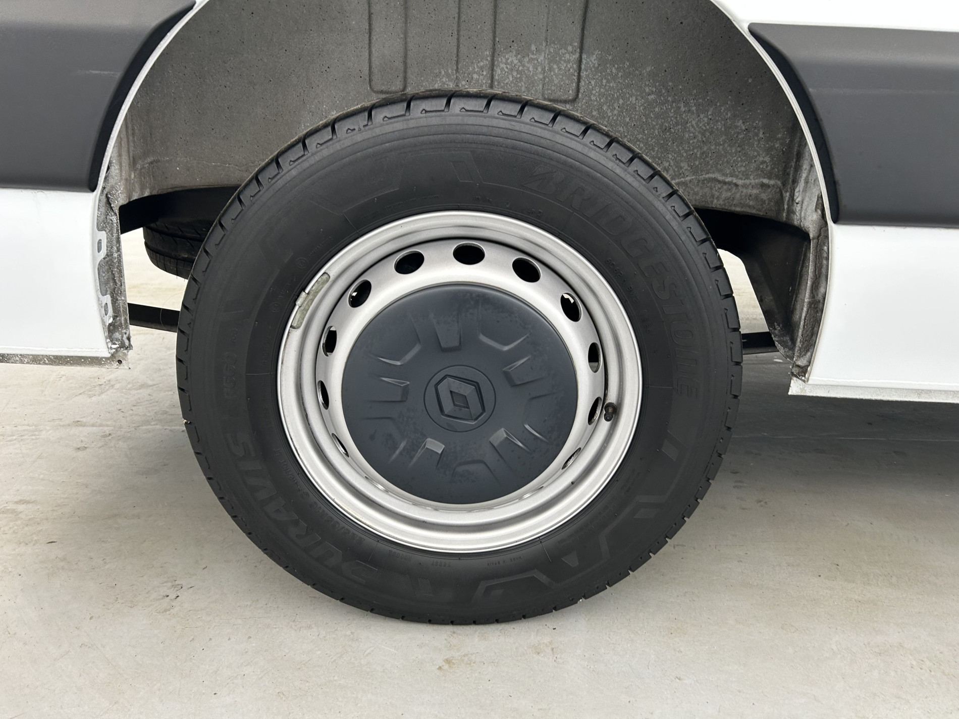 Vente en ligne Renault Master Fourgon MASTER FGN TRAC F3500 L2H2 BLUE DCI 135 au prix de 20 990 €