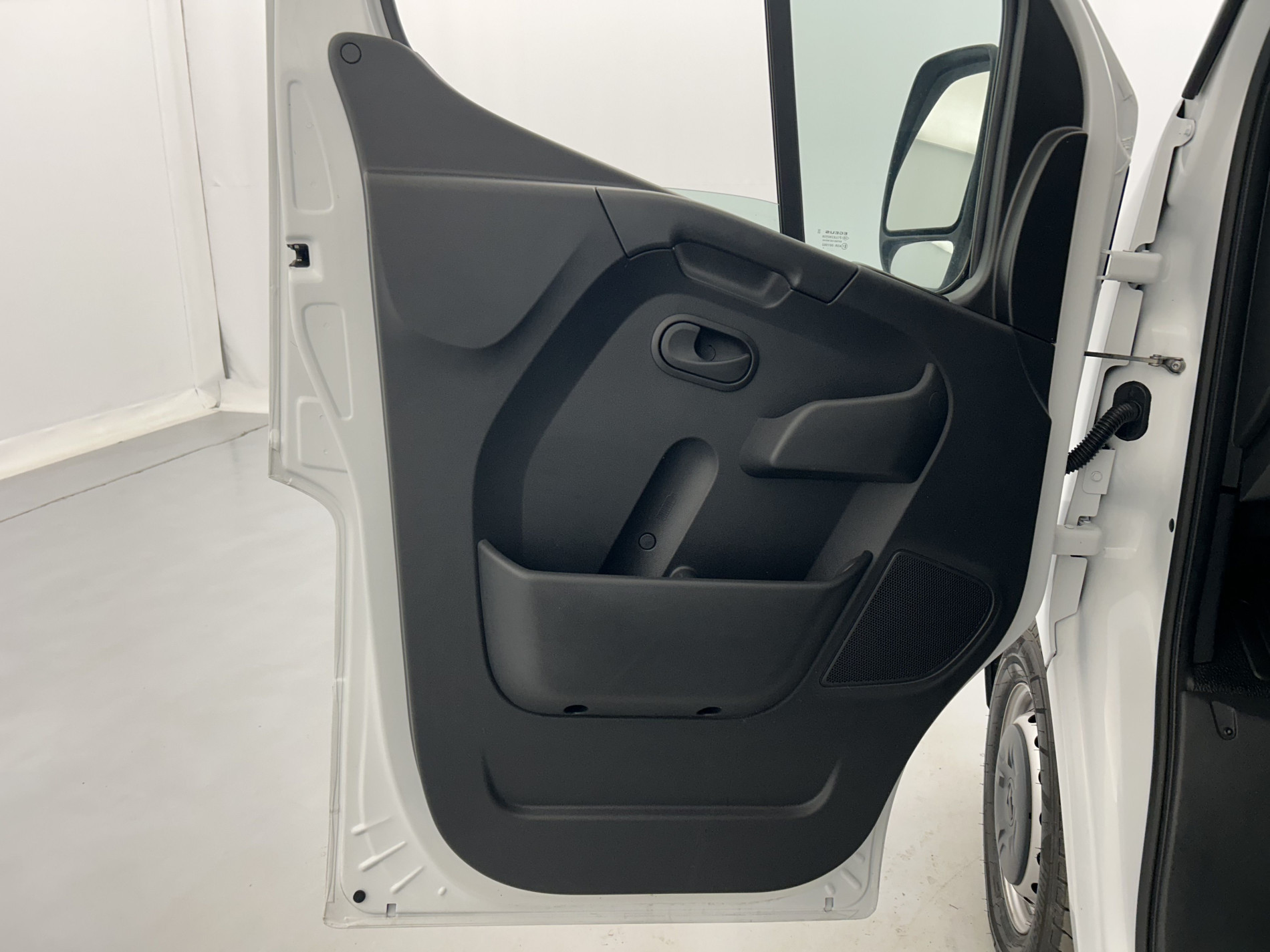 Vente en ligne Renault Master Fourgon MASTER FGN TRAC F3500 L2H2 BLUE DCI 135 au prix de 20 990 €