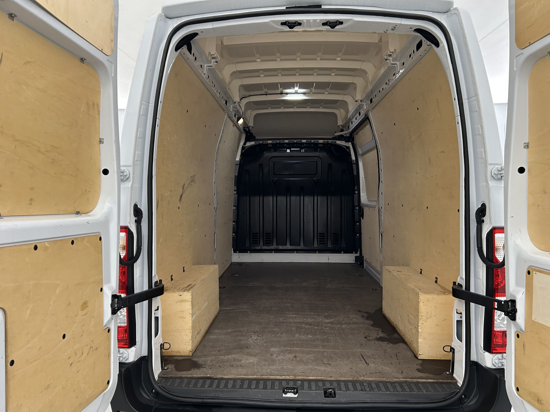 Vente en ligne Renault Master Fourgon MASTER FGN TRAC F3500 L3H3 BLUE DCI 135 au prix de 24 990 €