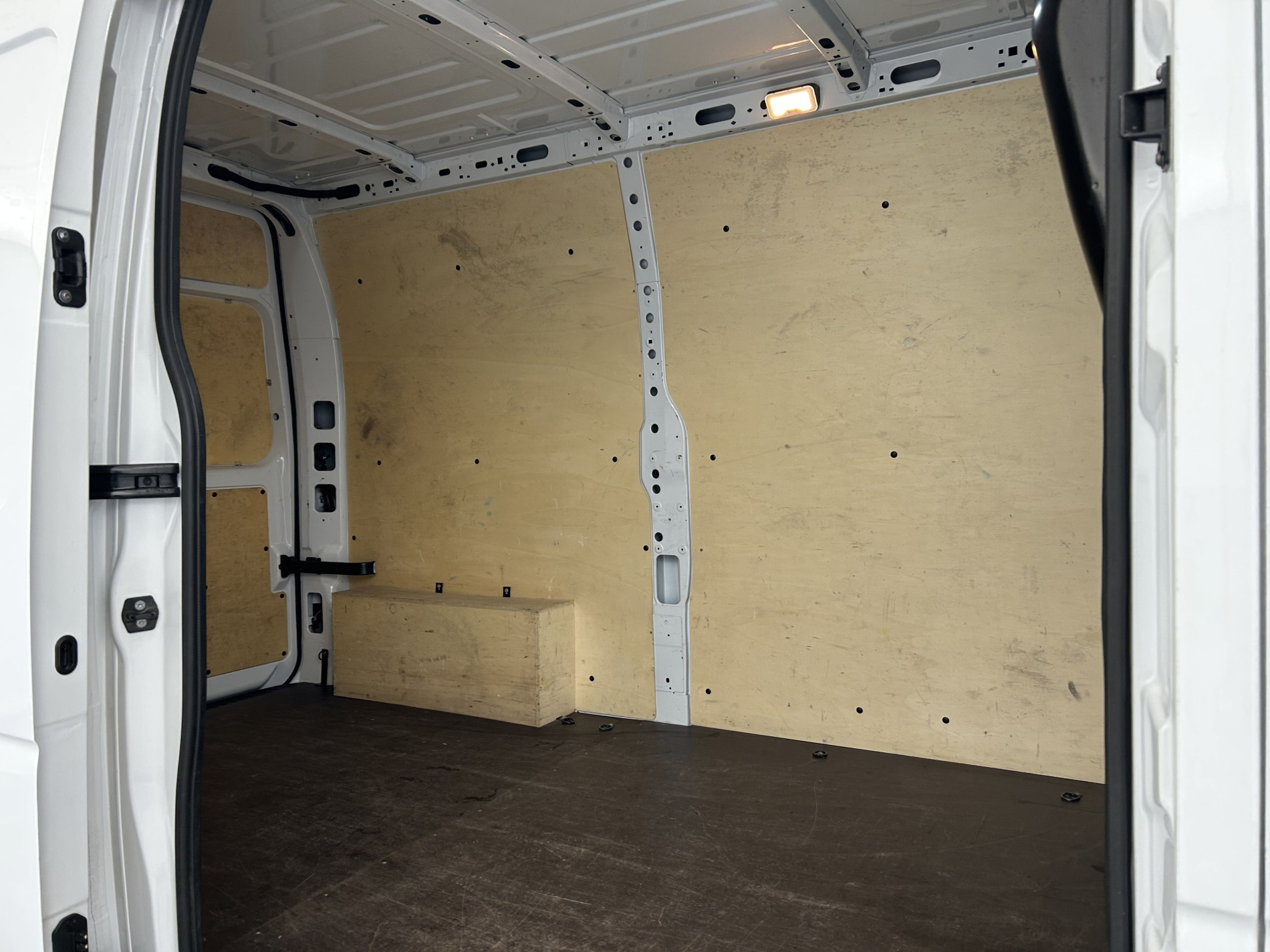 Vente en ligne Renault Master Fourgon MASTER FGN TRAC F3500 L2H2 BLUE DCI 135 au prix de 20 990 €