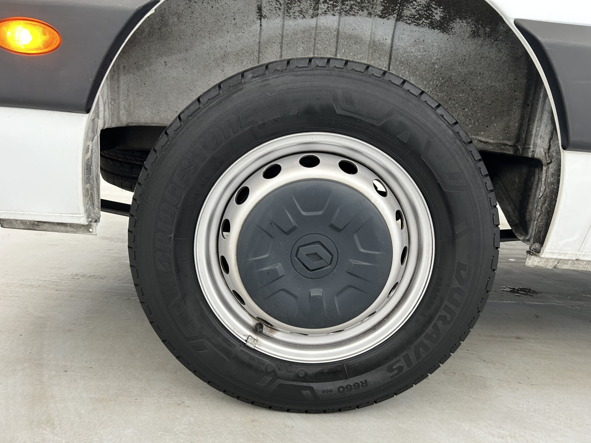 Vente en ligne Renault Master Fourgon MASTER FGN TRAC F3500 L3H3 BLUE DCI 135 au prix de 24 990 €