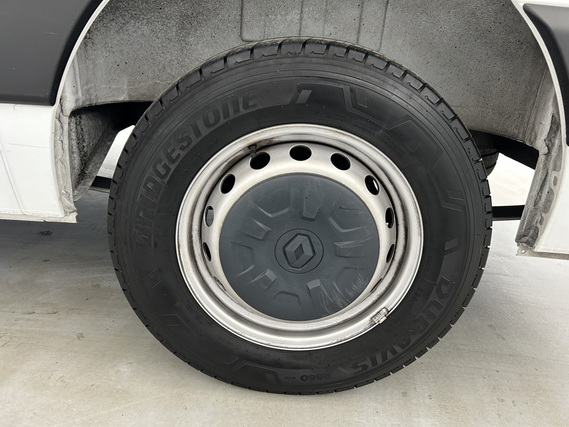 Vente en ligne Renault Master Fourgon MASTER FGN TRAC F3500 L3H3 BLUE DCI 135 au prix de 24 990 €