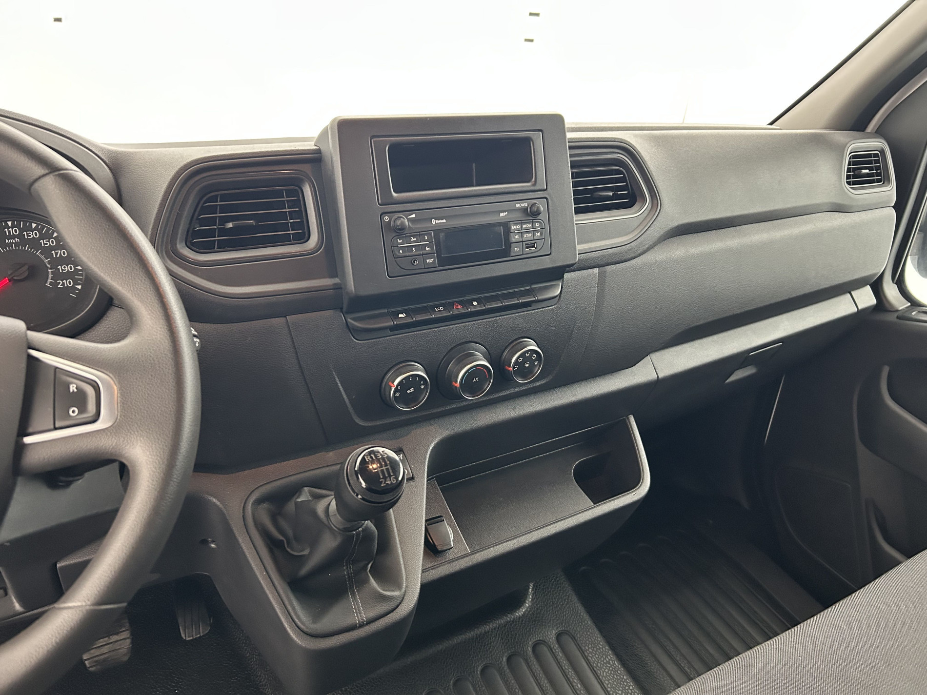 Vente en ligne Renault Master Fourgon MASTER FGN TRAC F3500 L2H2 BLUE DCI 135 au prix de 20 990 €