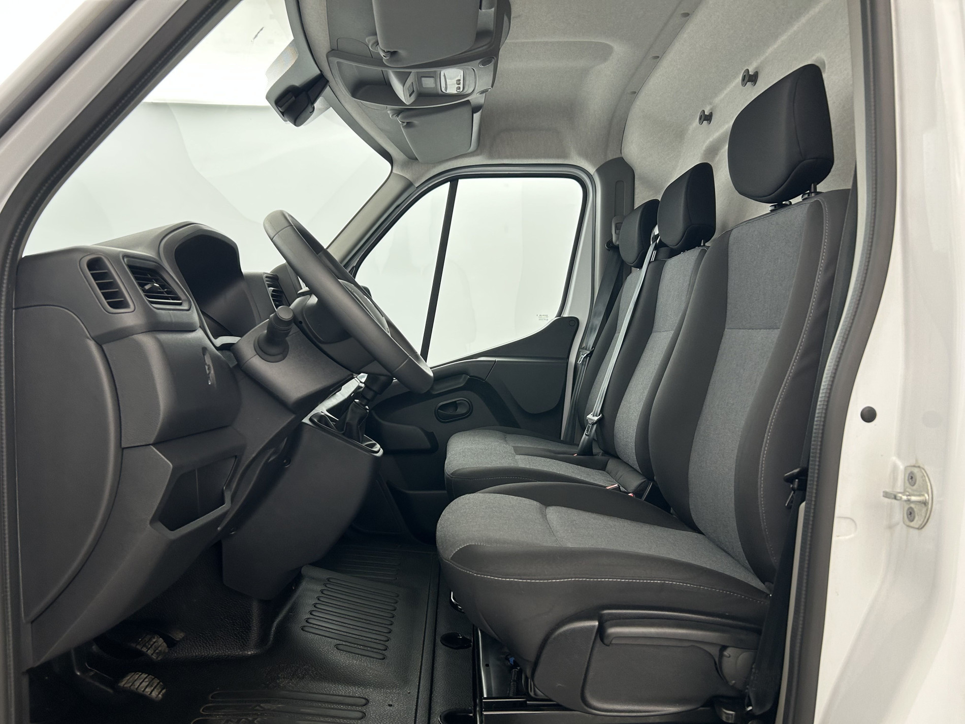 Vente en ligne Renault Master Fourgon MASTER FGN TRAC F3500 L2H2 BLUE DCI 135 au prix de 20 990 €