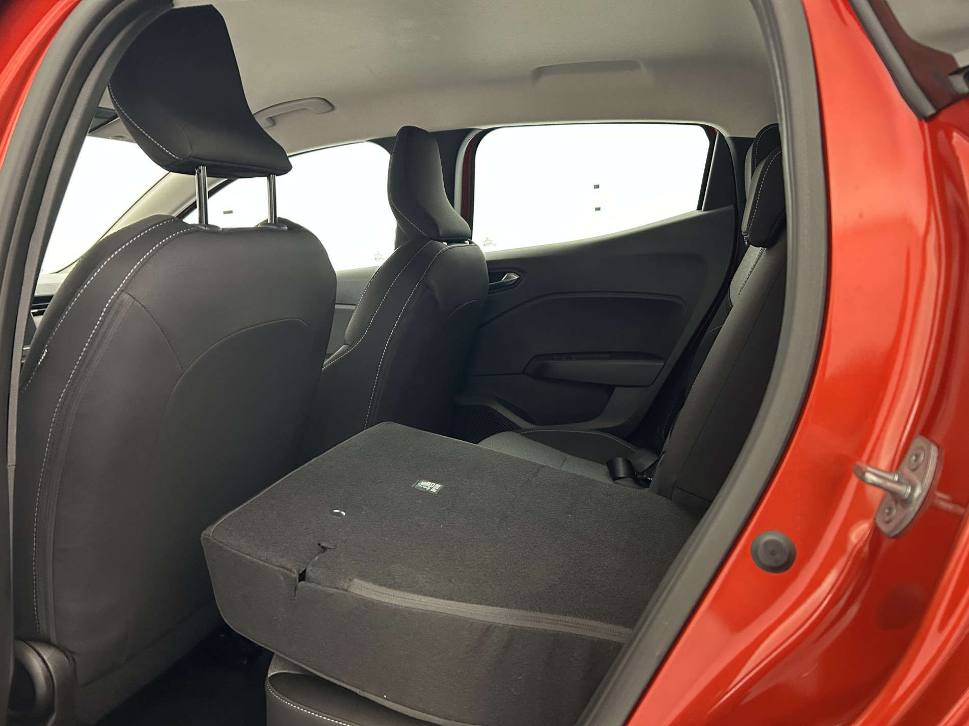 Vente en ligne Renault Clio 5 Clio E-Tech full hybrid 145 ch GSR2 au prix de 18 990 €