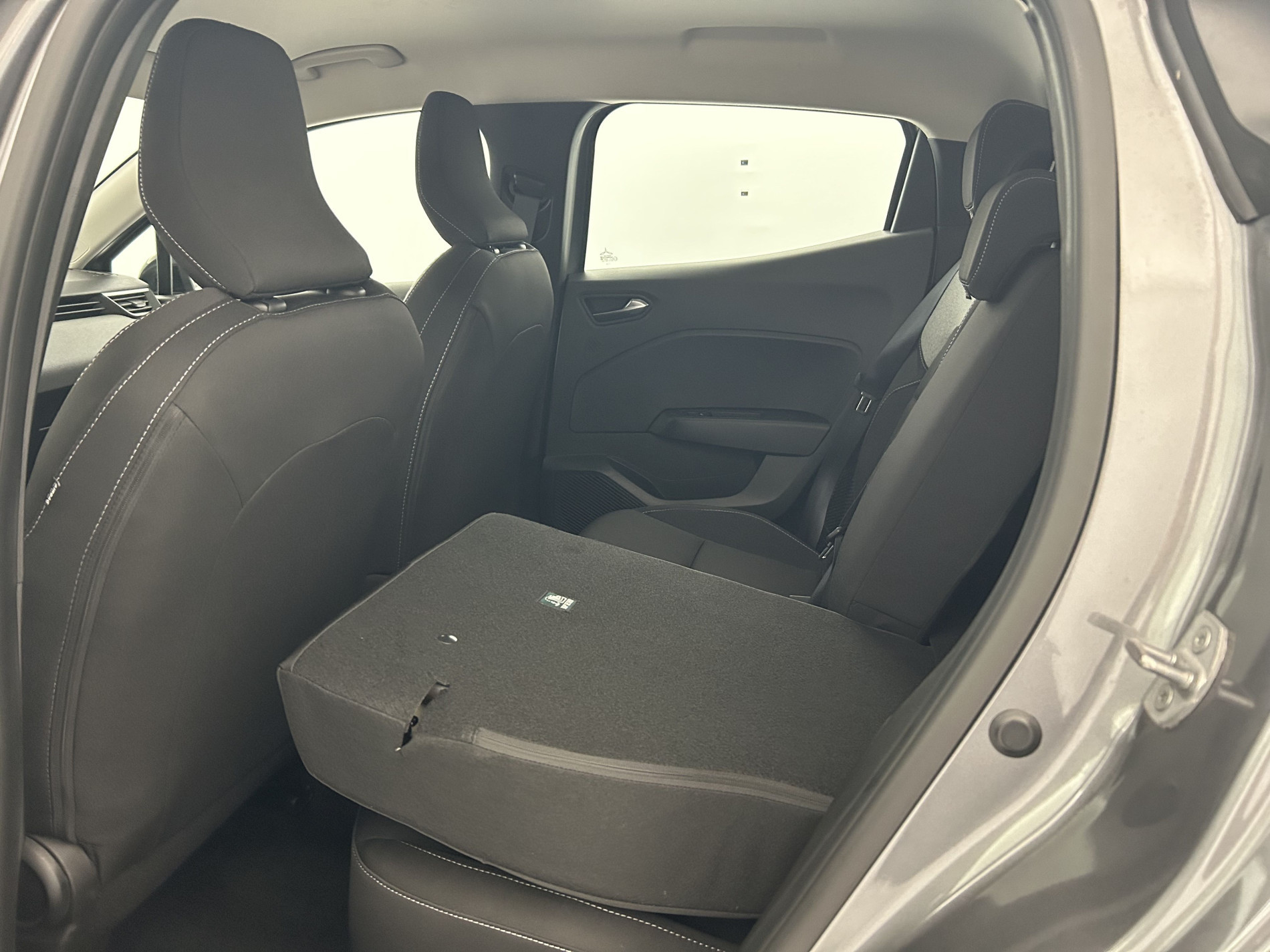 Vente en ligne Renault Clio 5 Clio E-Tech full hybrid 145 ch GSR2 au prix de 18 990 €