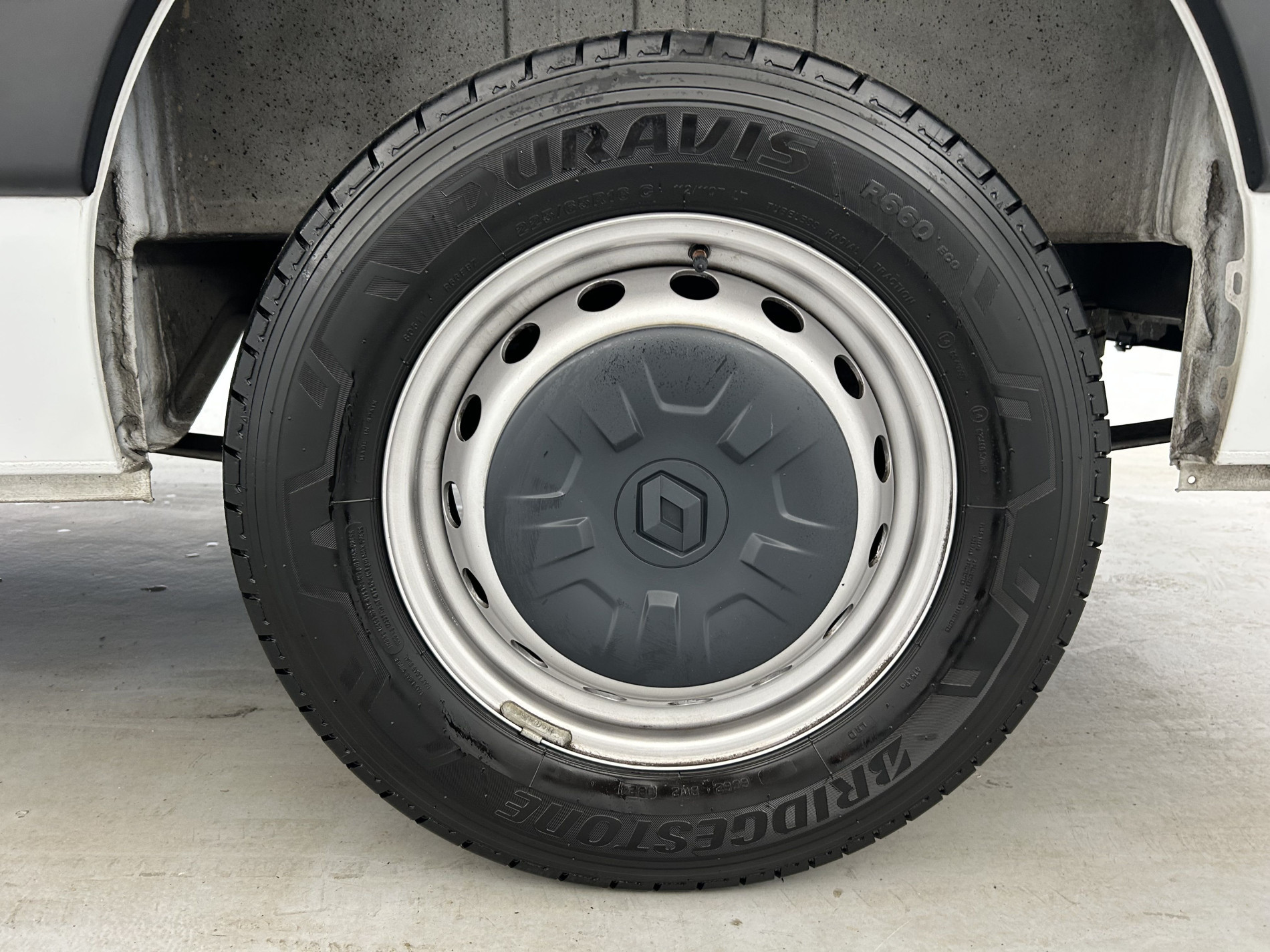 Vente en ligne Renault Master Fourgon MASTER FGN TRAC F3500 L2H2 BLUE DCI 135 au prix de 20 990 €