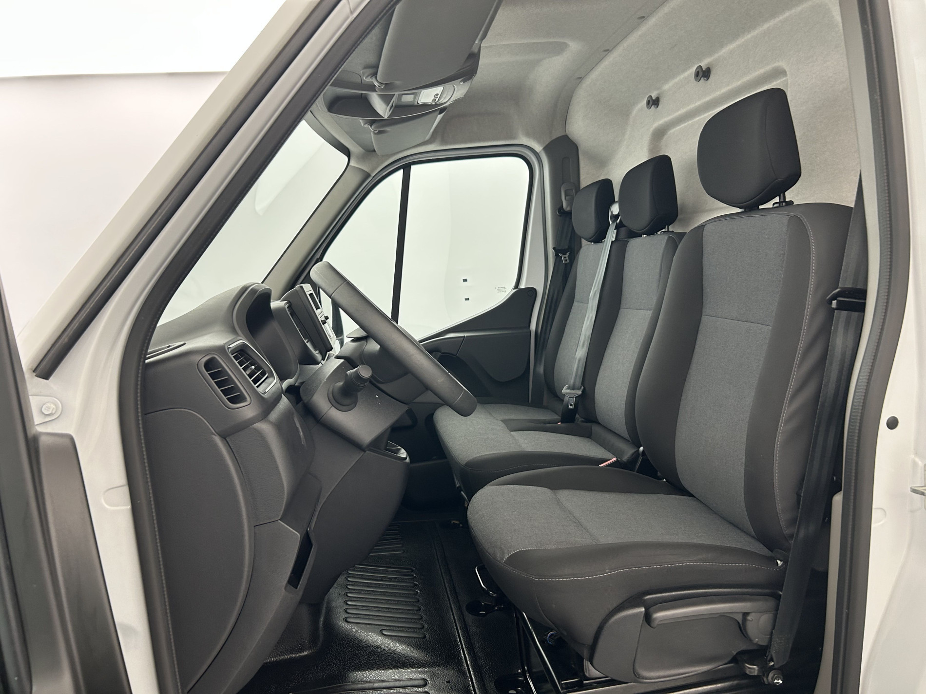 Vente en ligne Renault Master Fourgon MASTER FGN TRAC F3500 L2H2 BLUE DCI 135 au prix de 20 990 €
