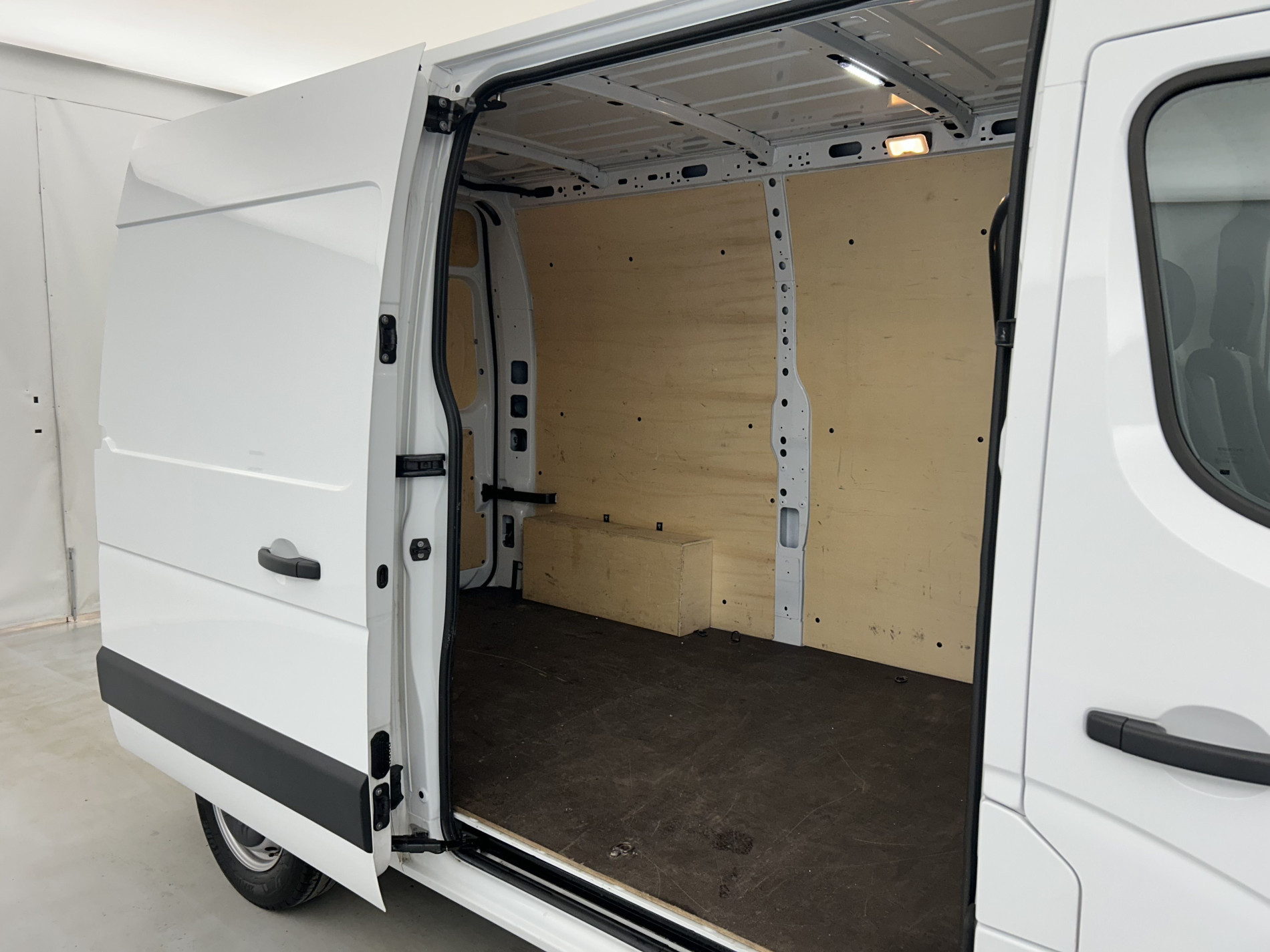 Vente en ligne Renault Master Fourgon MASTER FGN TRAC F3500 L2H2 BLUE DCI 135 au prix de 20 990 €