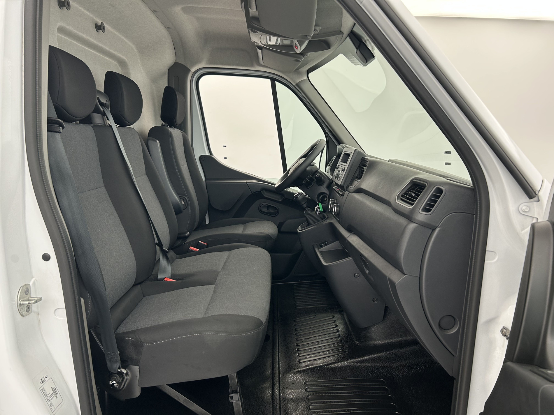 Vente en ligne Renault Master Fourgon MASTER FGN TRAC F3500 L2H2 BLUE DCI 135 au prix de 20 990 €