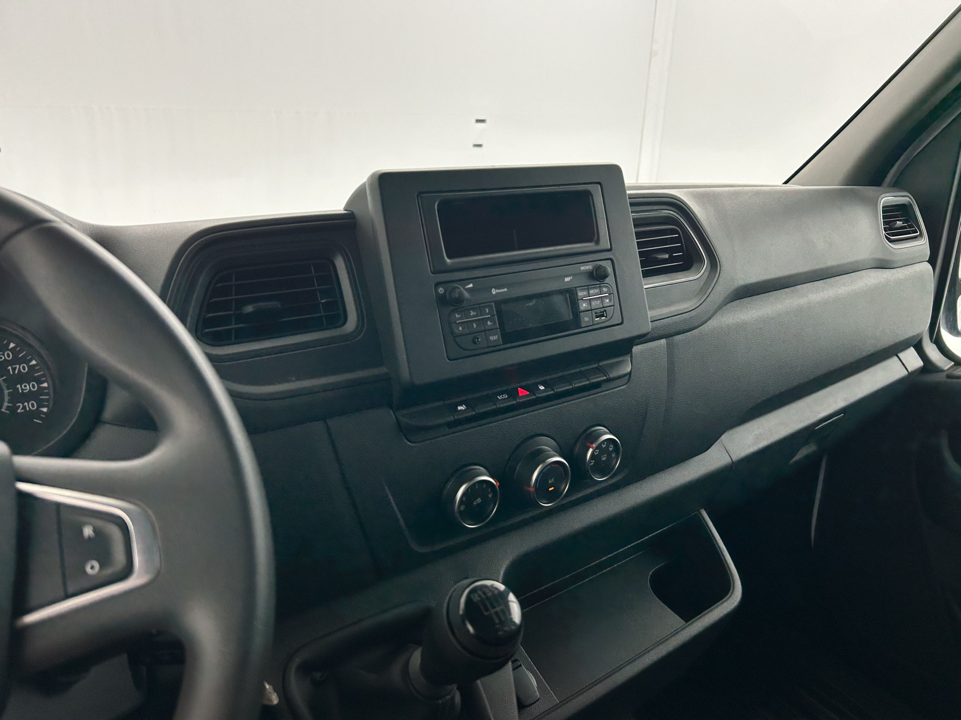 Vente en ligne Renault Master Fourgon MASTER FGN TRAC F3500 L2H2 BLUE DCI 135 au prix de 20 990 €