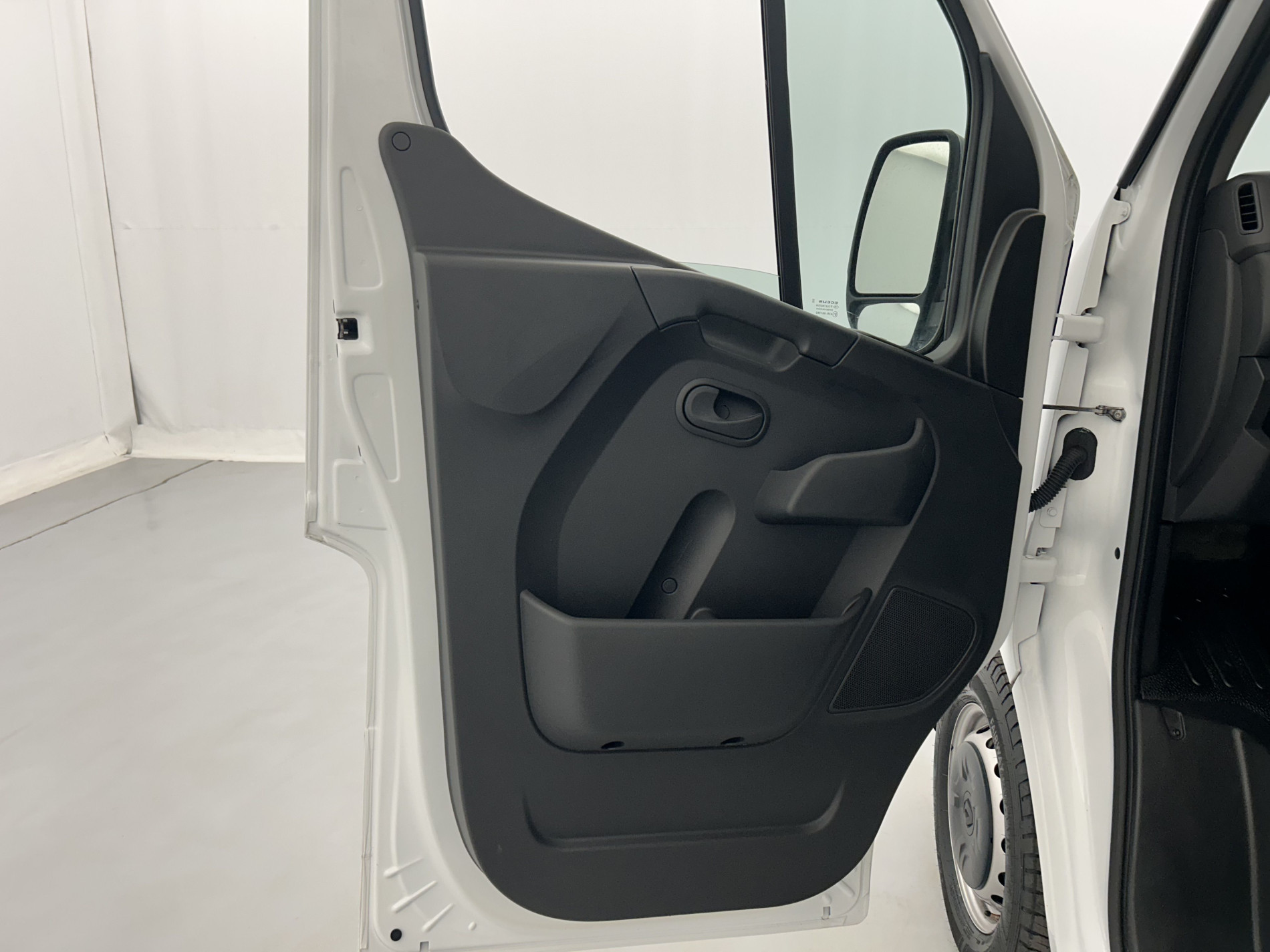 Vente en ligne Renault Master Fourgon MASTER FGN TRAC F3500 L2H2 BLUE DCI 135 au prix de 20 990 €
