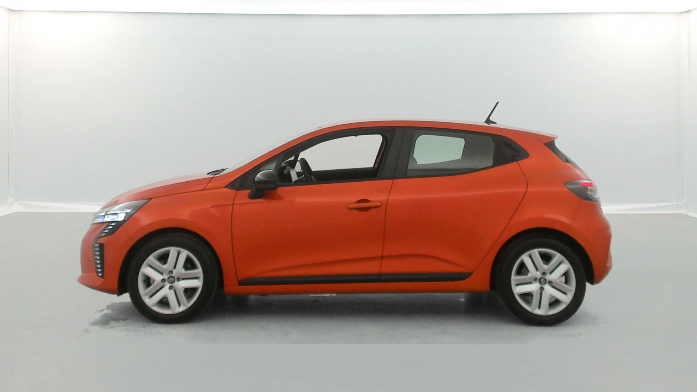 Vente en ligne Renault Clio 5 Clio E-Tech full hybrid 145 ch GSR2 au prix de 18 690 €